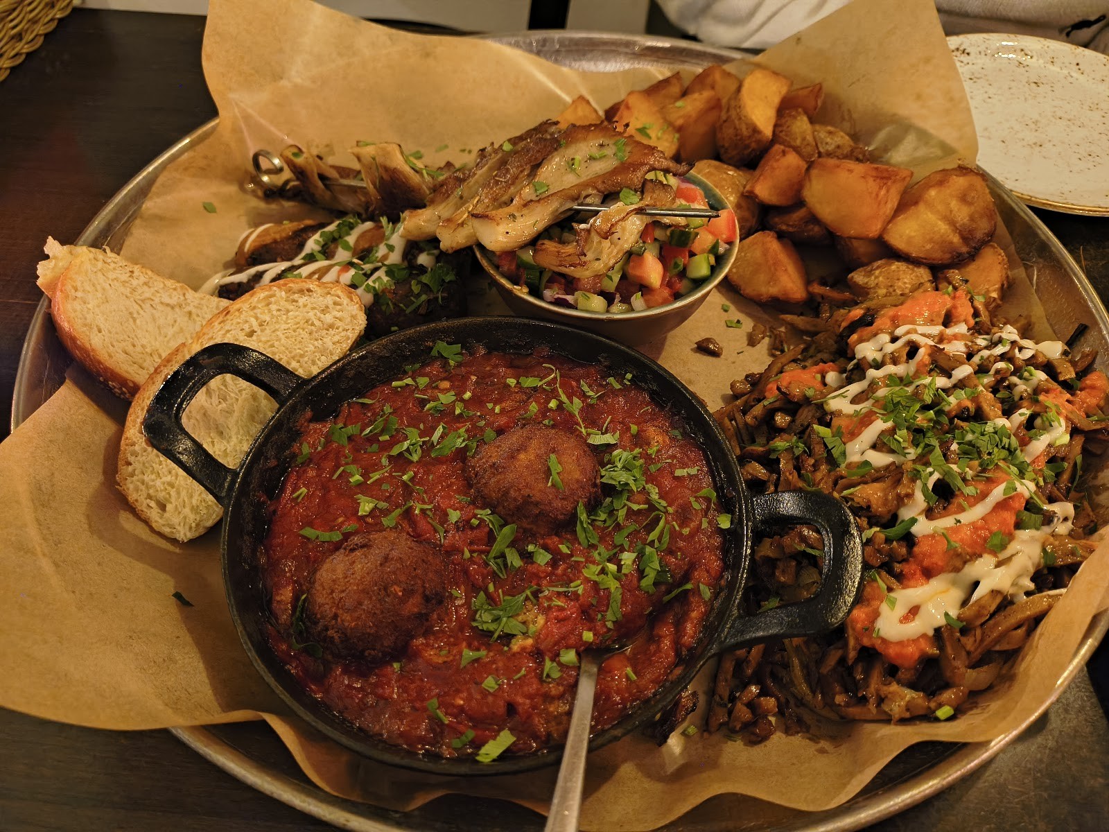 Kuli Alma: food & drinks