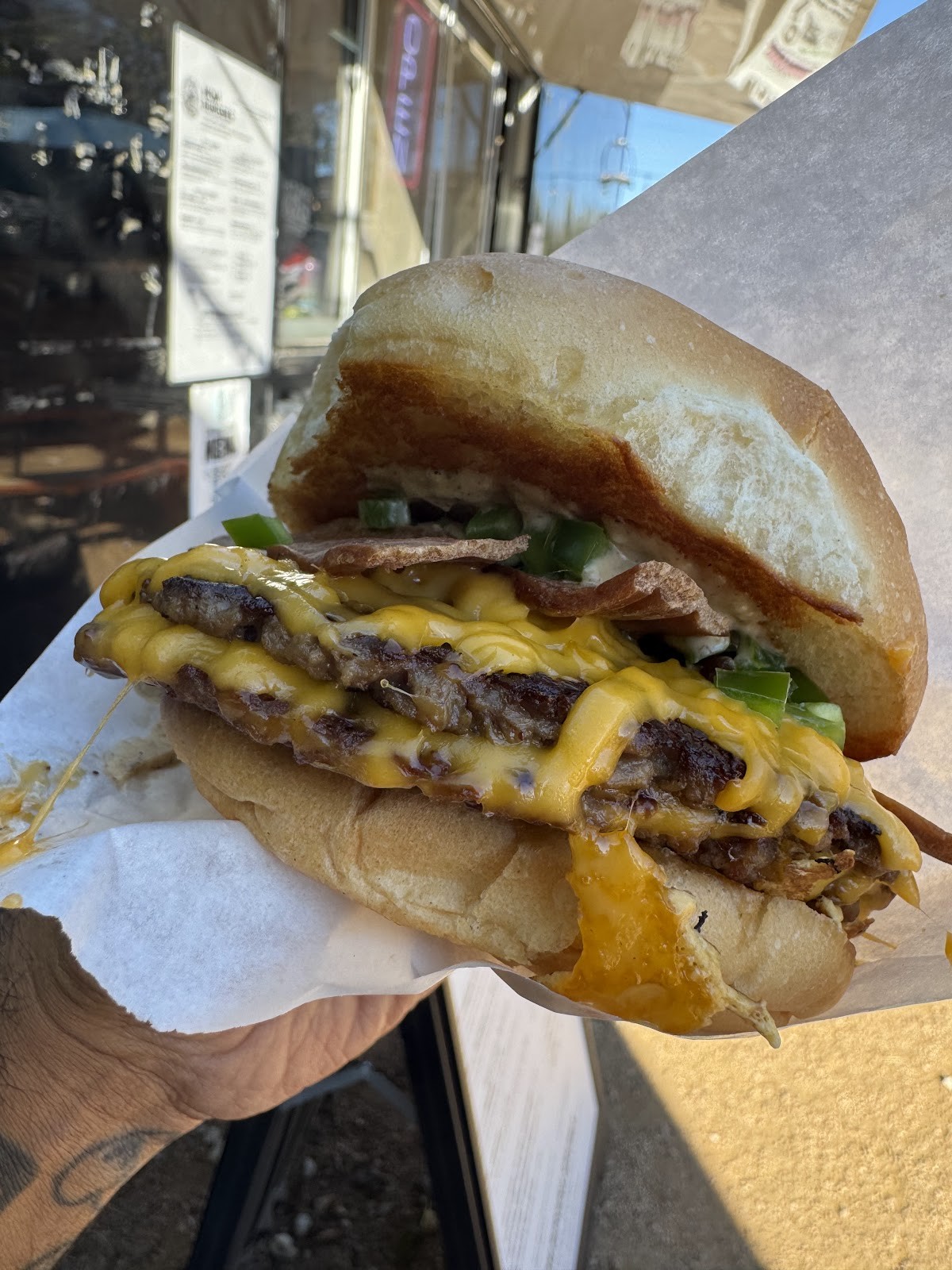 Nom Burgers: food & drinks