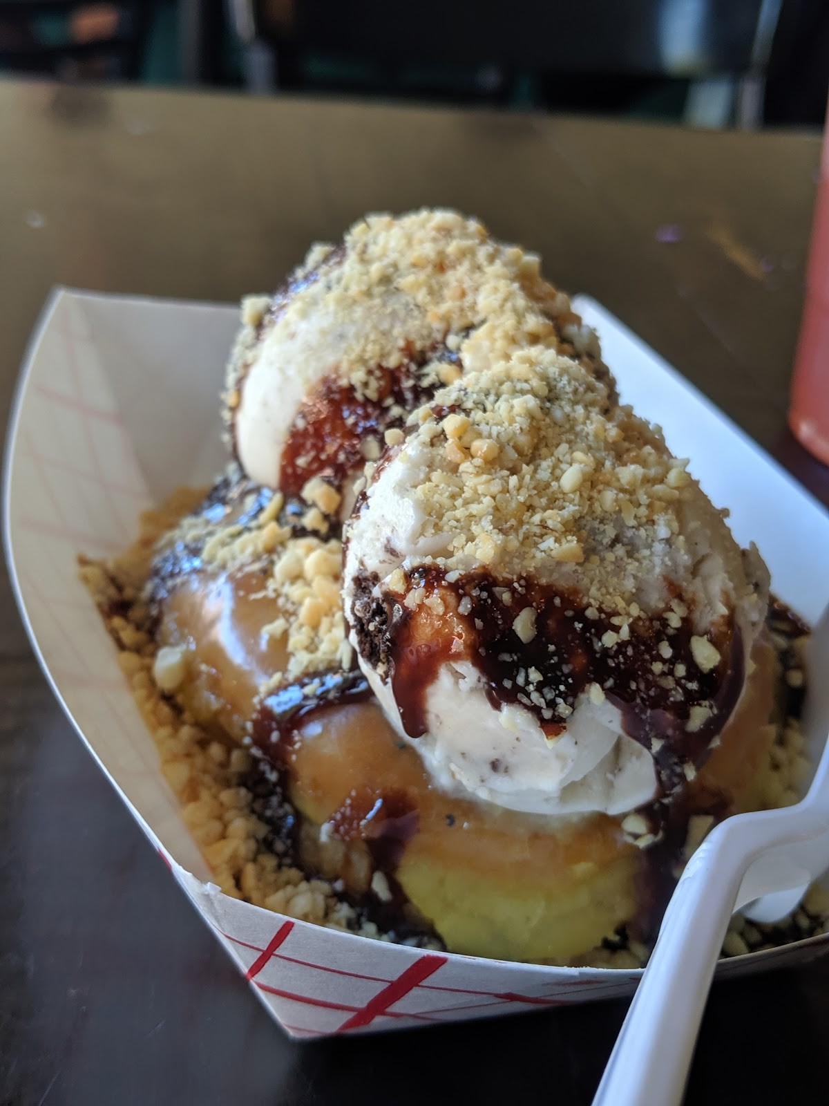 Dun-Well Doughnuts: food & drinks