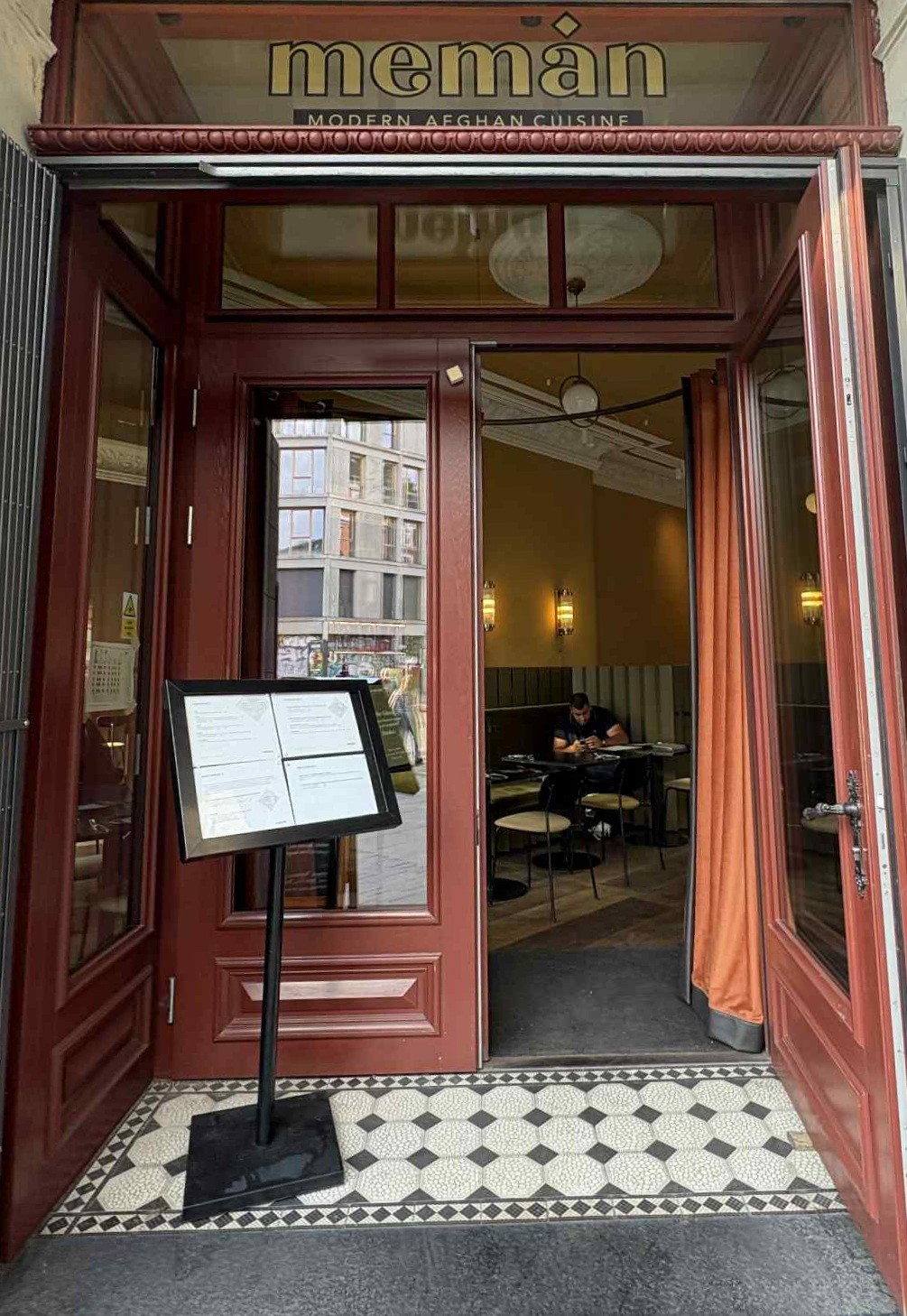 memán restaurant: the place