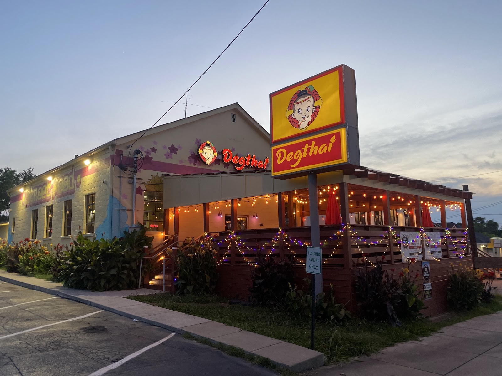 Degthaistreetfood LLC: the place