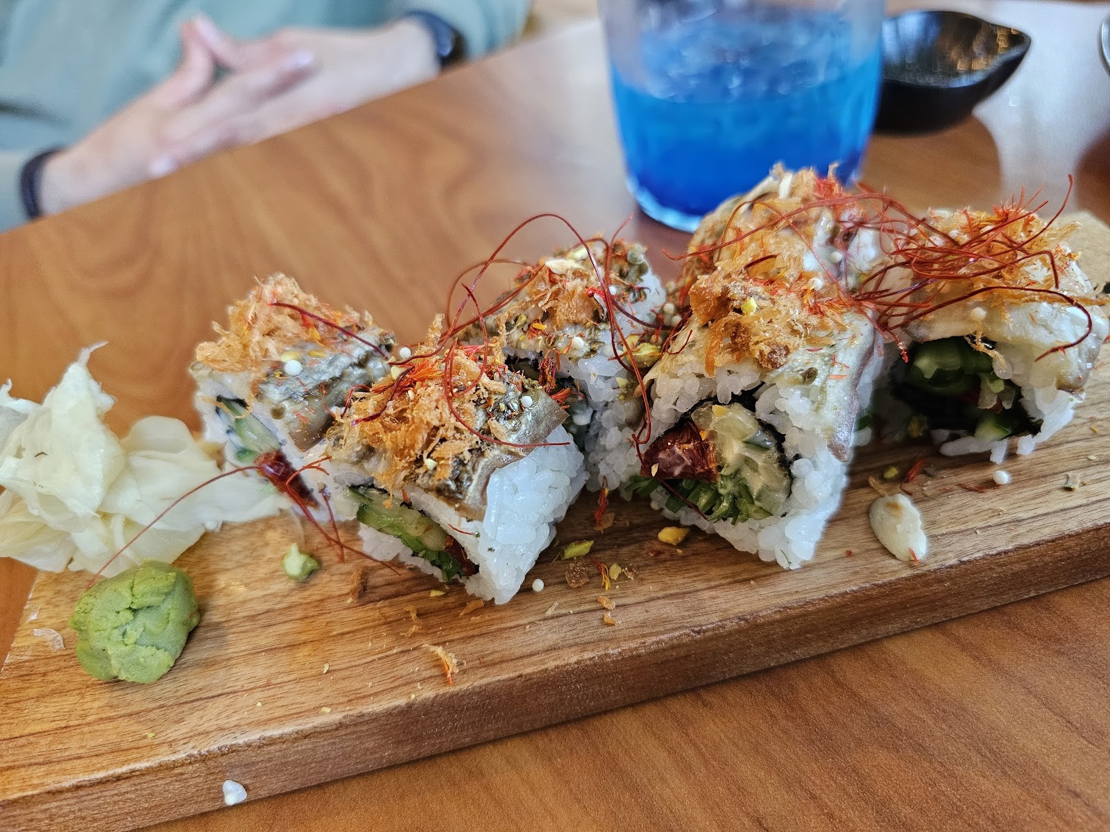 Hum - Sushi Ramen Dumpling: food & drinks