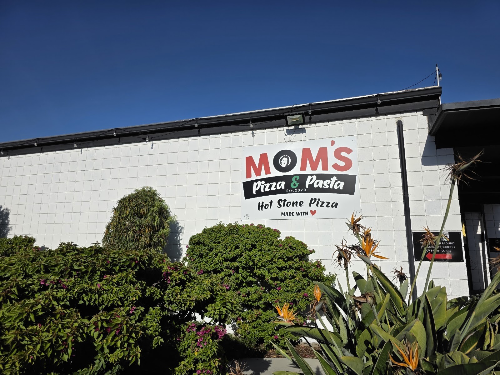 MOM'S Pizza & Pasta: the place