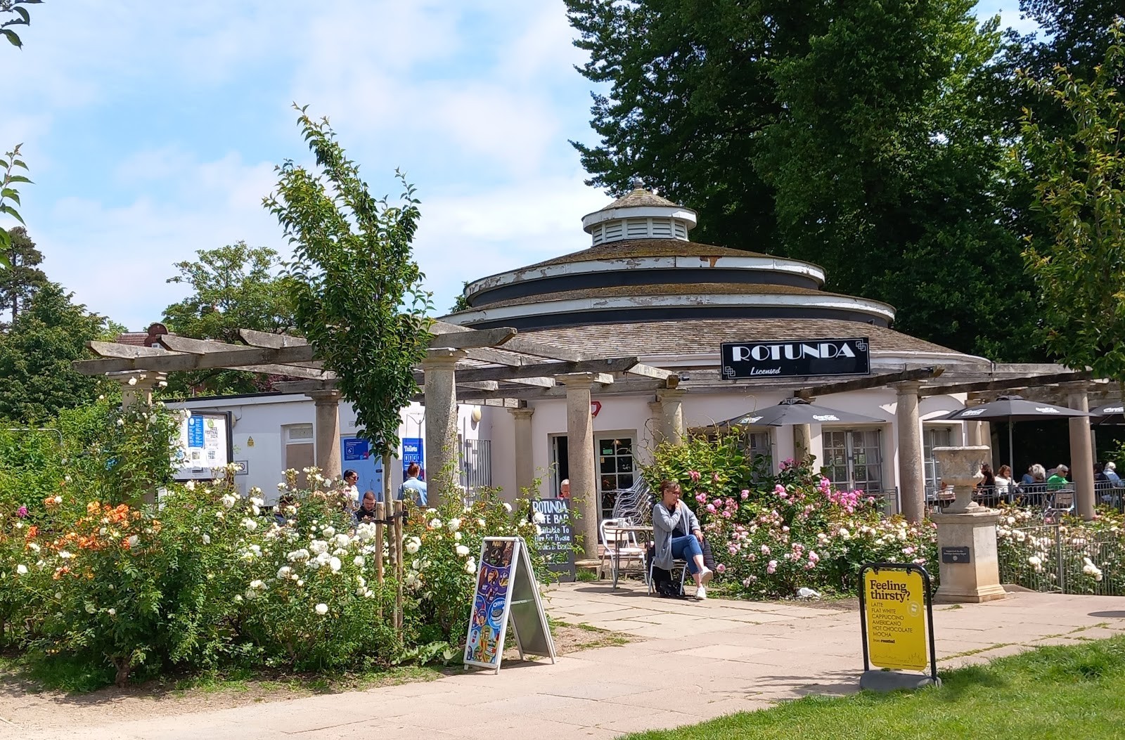 Rotunda Café Bar: the place