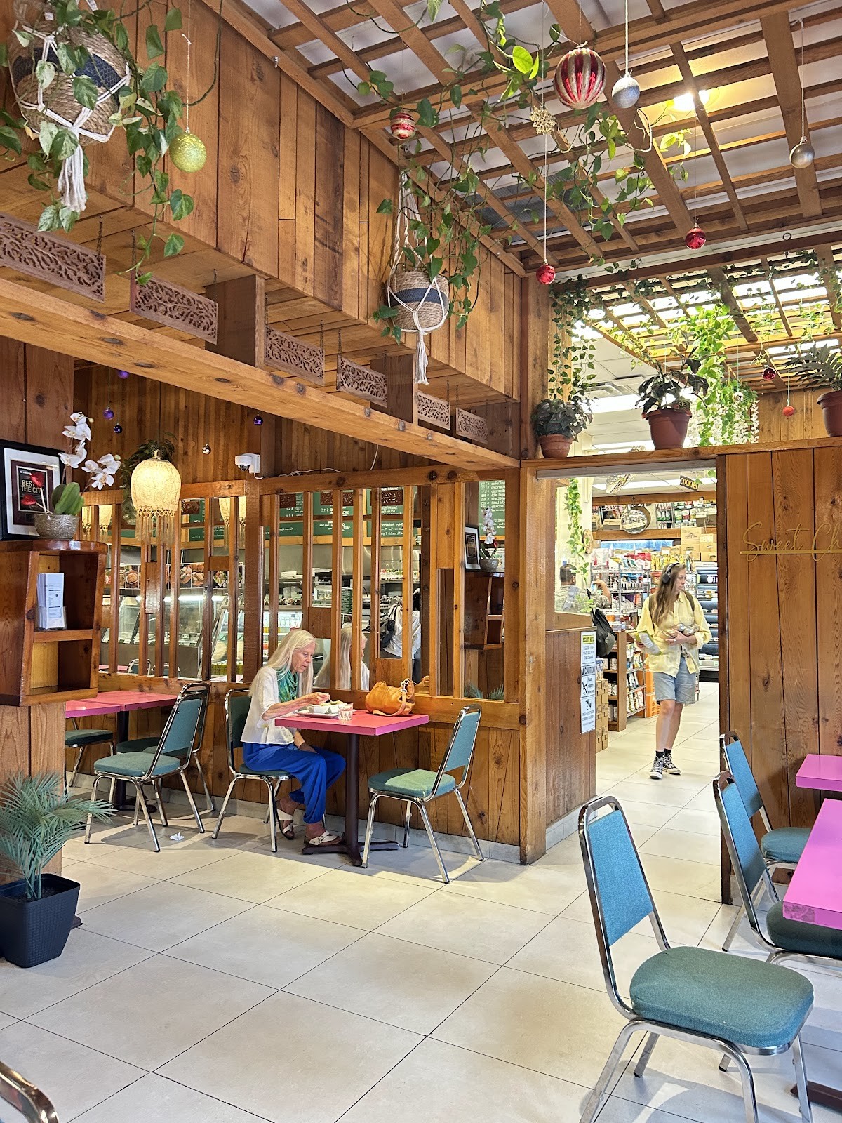 Sweet Cherubim: the place