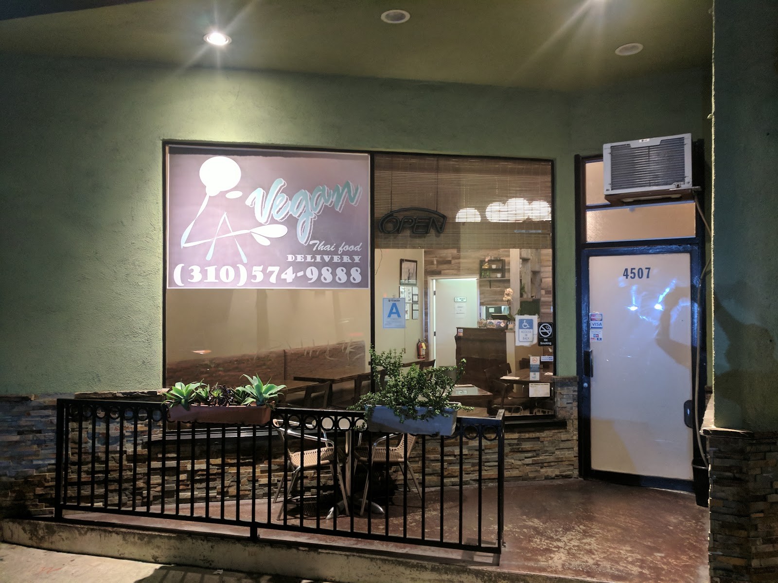 LA Vegan: the place