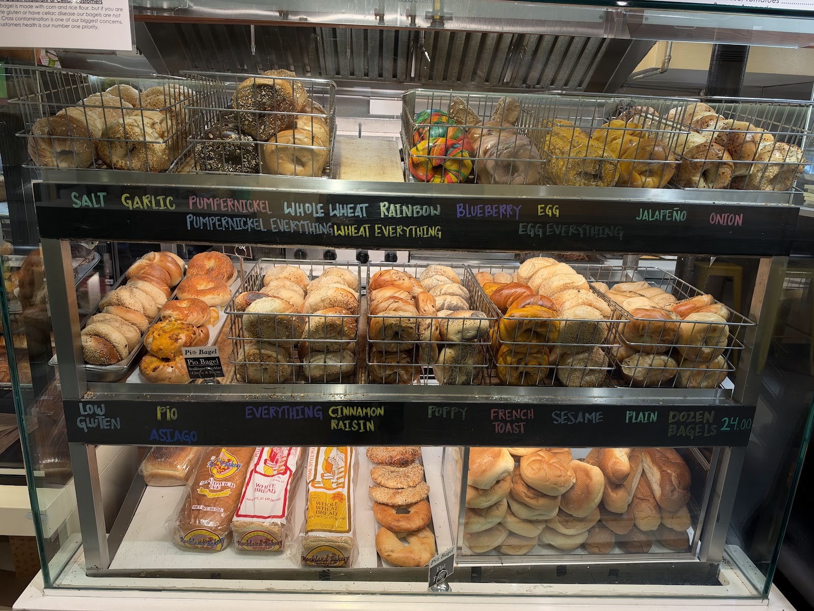 Pio Bagel West: the place