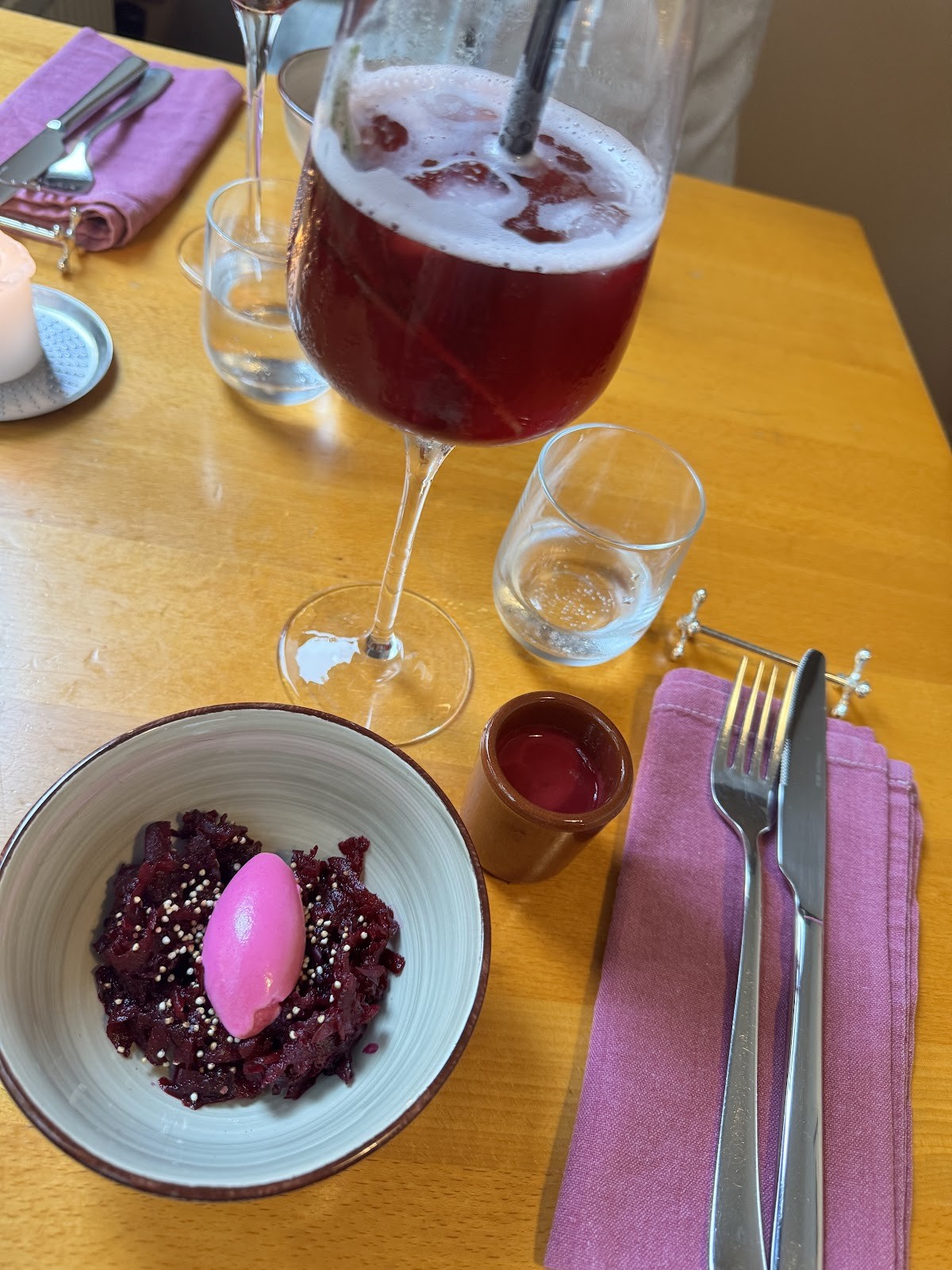 Tonka Restaurant: food & drinks
