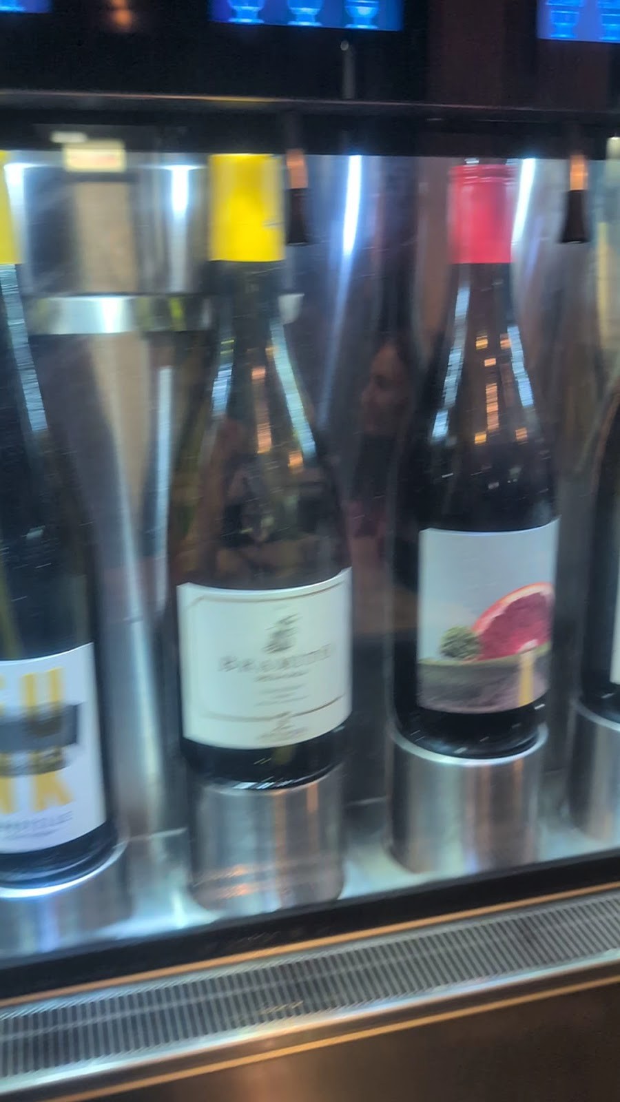 Salut Wines: food & drinks