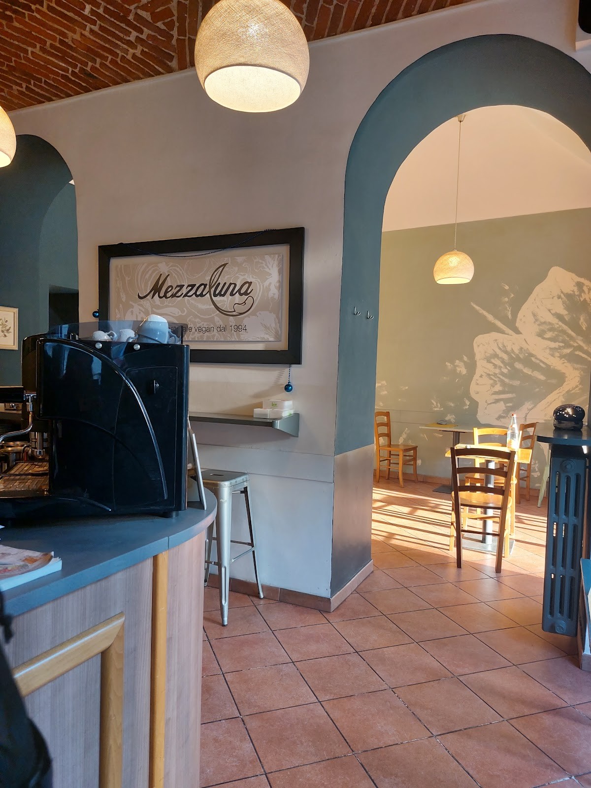 Mezzaluna: the place