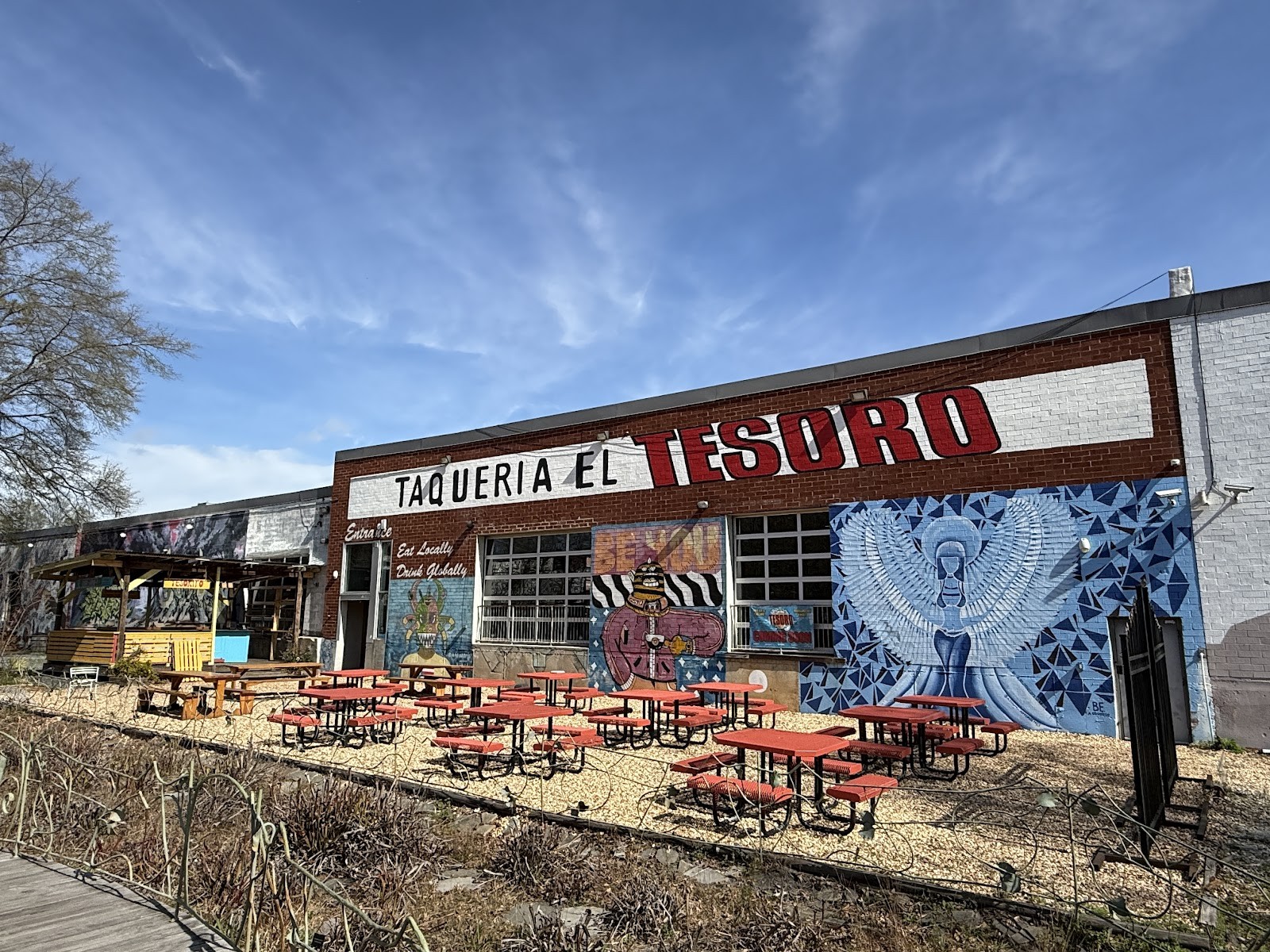 El Tesoro West End: the place