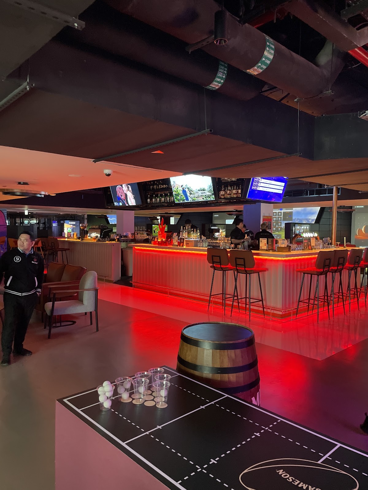 Dirty Birdie Sports Bar: the place