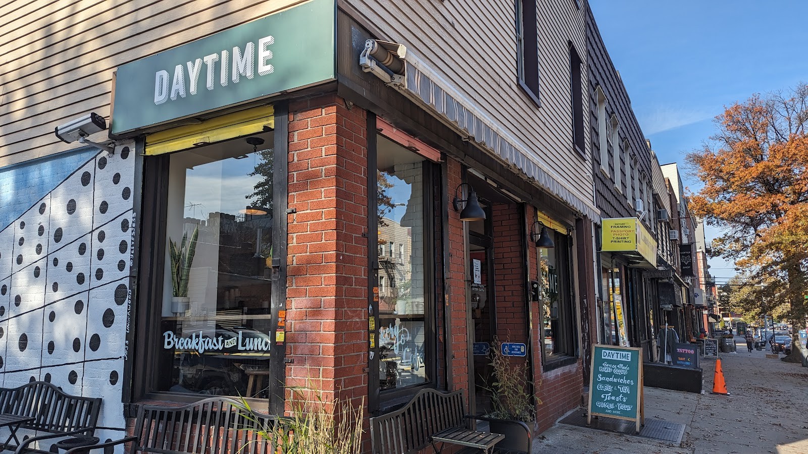 Daytime: the place