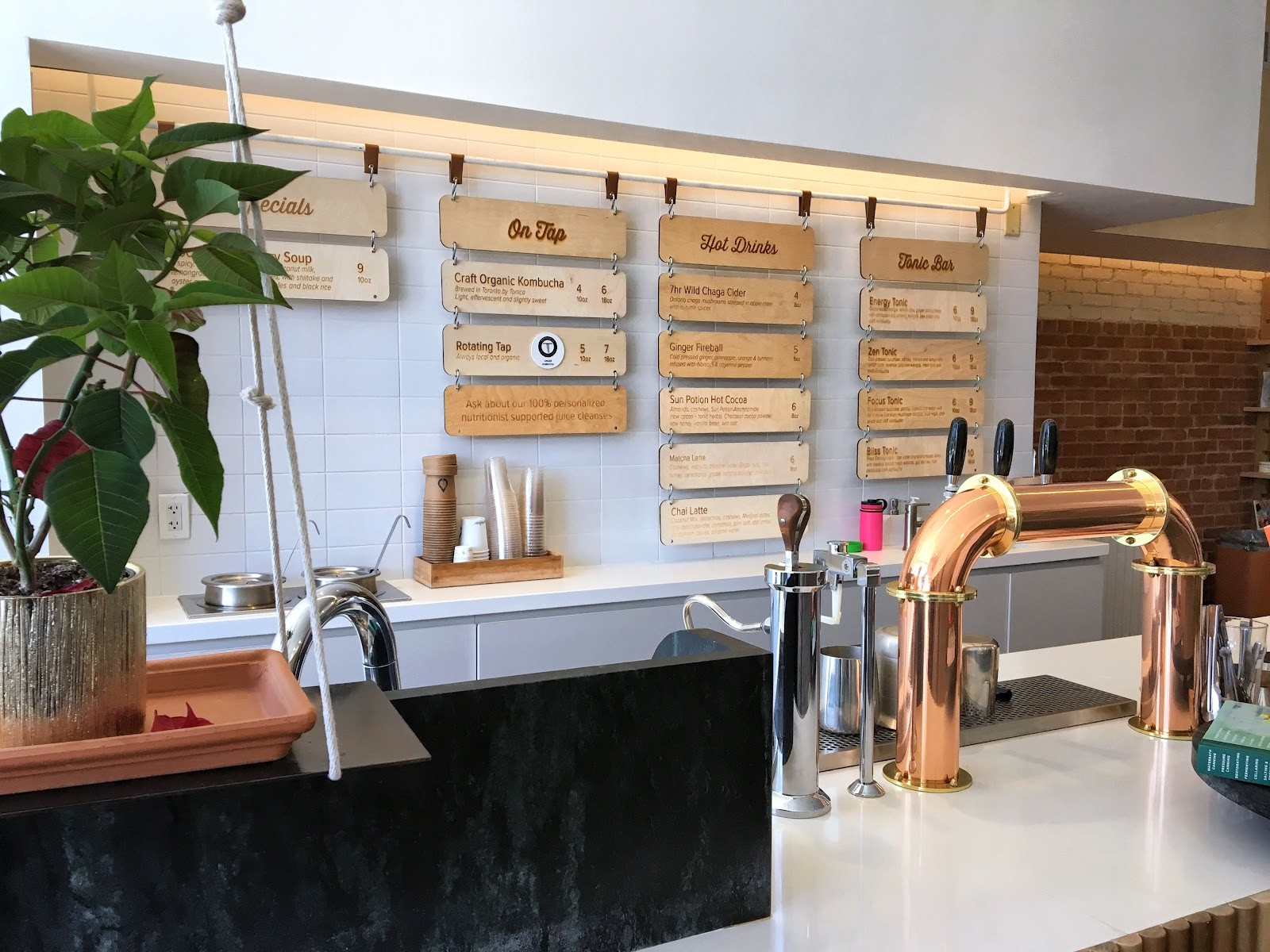 Village Juicery - Roncesvalles Ave: the place