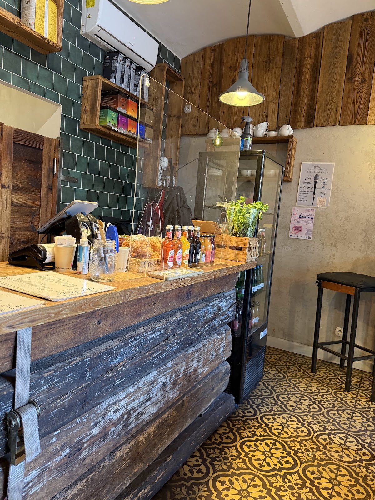 Gossip Cafe: the place