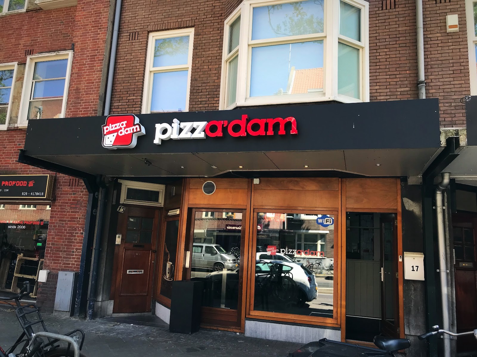 Pizzadam Amsterdam Zuid: the place