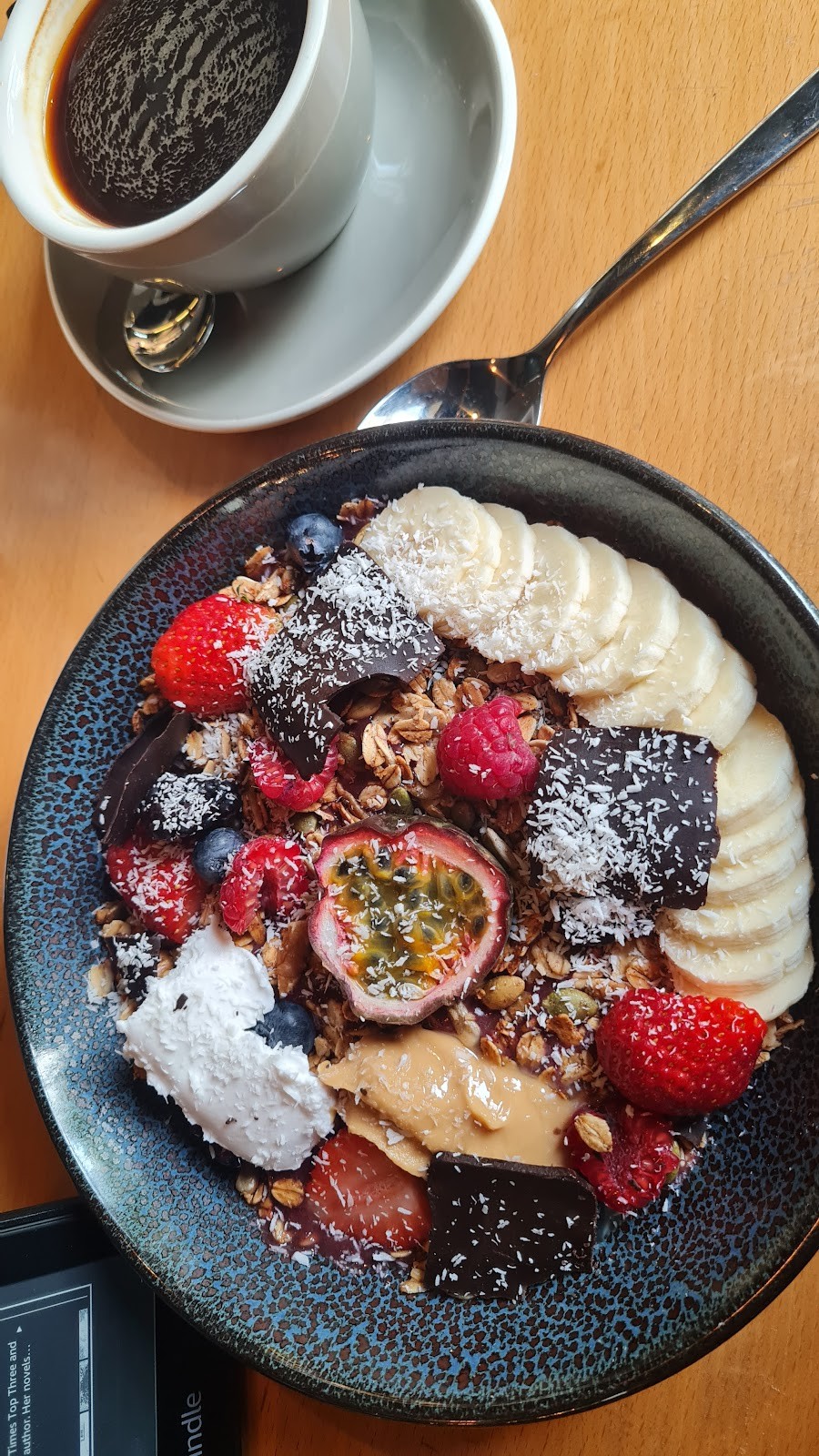 amongst few café: food & drinks