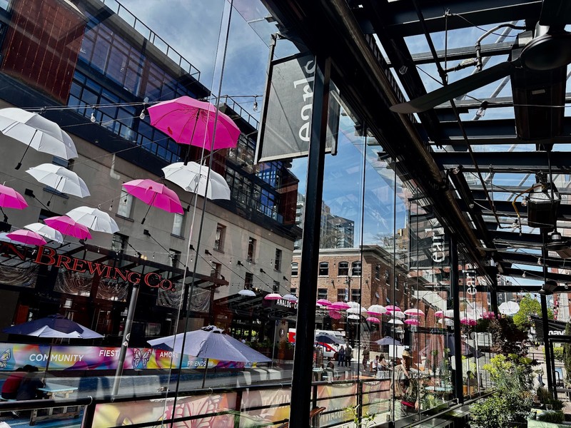 Earls Kitchen + Bar: photo 4