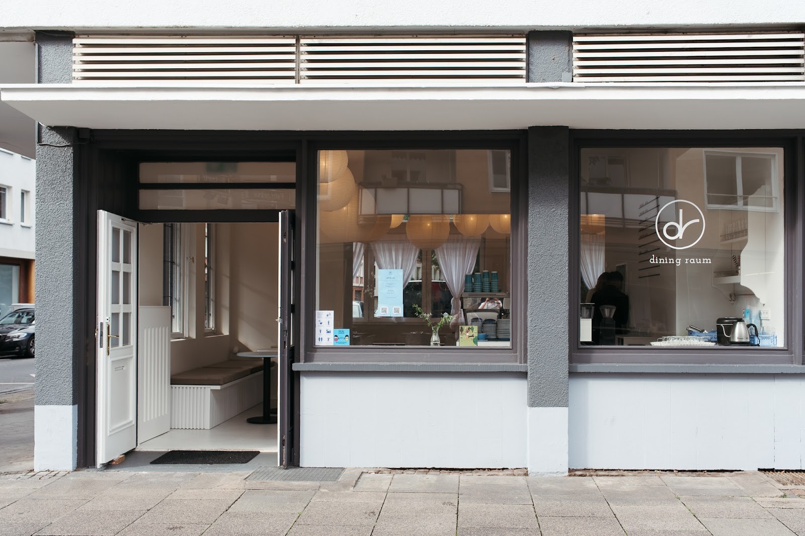 Dining Raum: the place