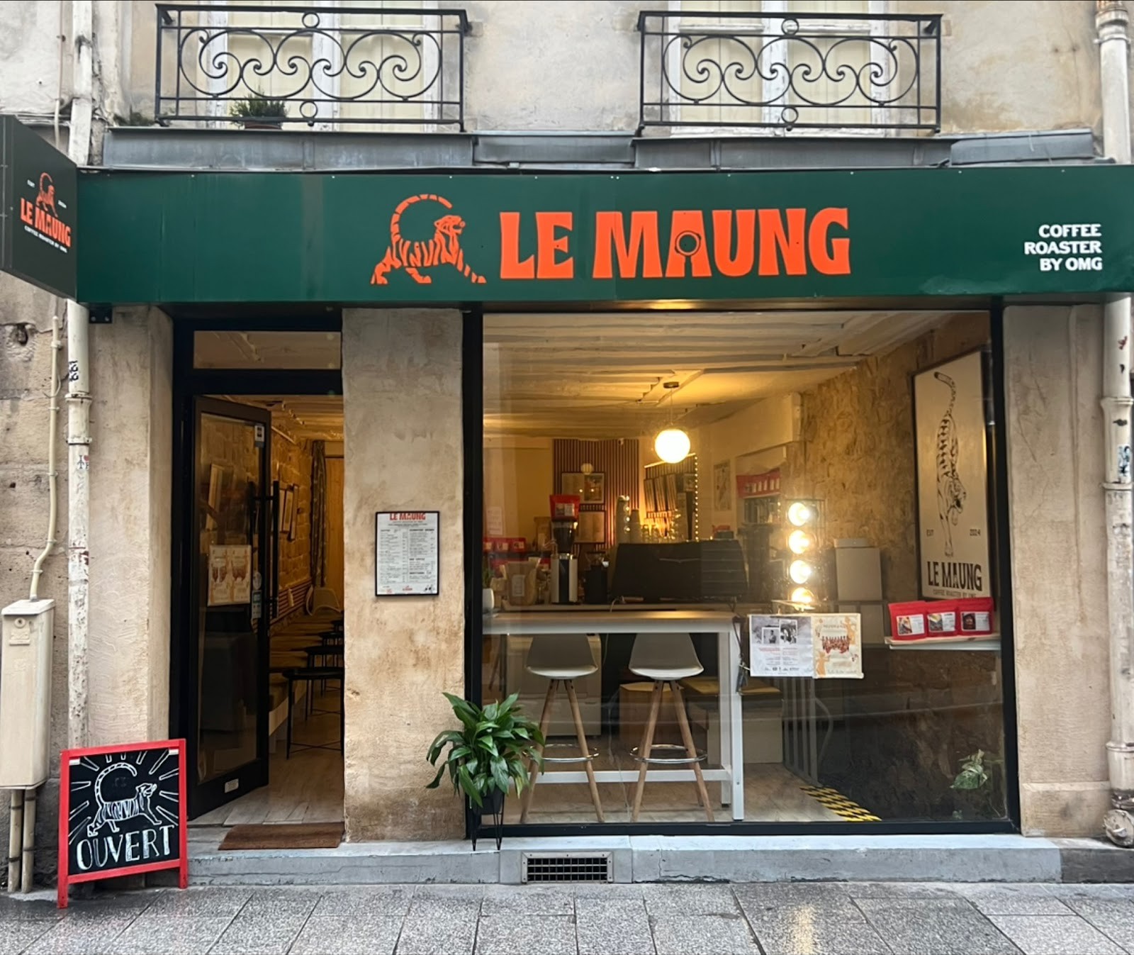 Le Maung Coffee Roaster by OMG: the place