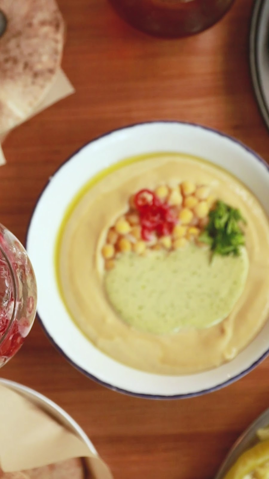 La Hummuseria: food & drinks