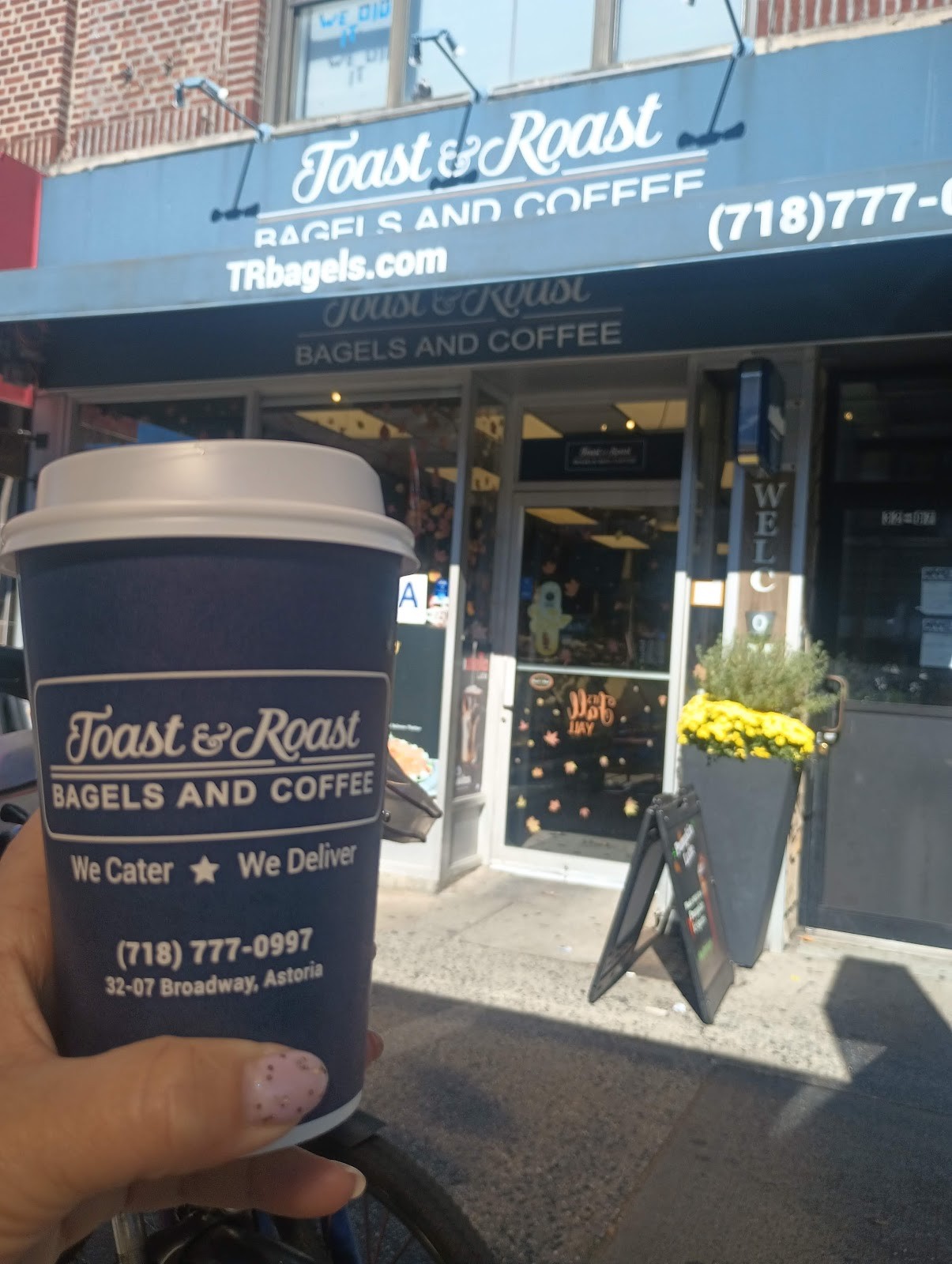 Toast & Roast Bagels and Coffee: the place