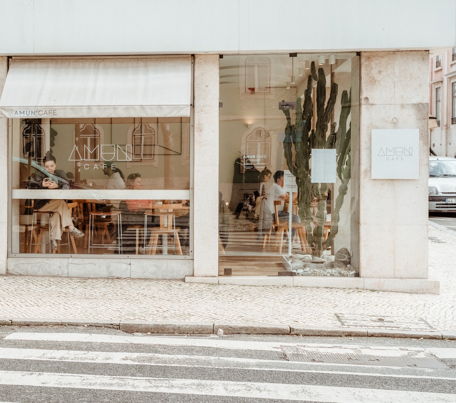 AMUN CAFÉ: the place