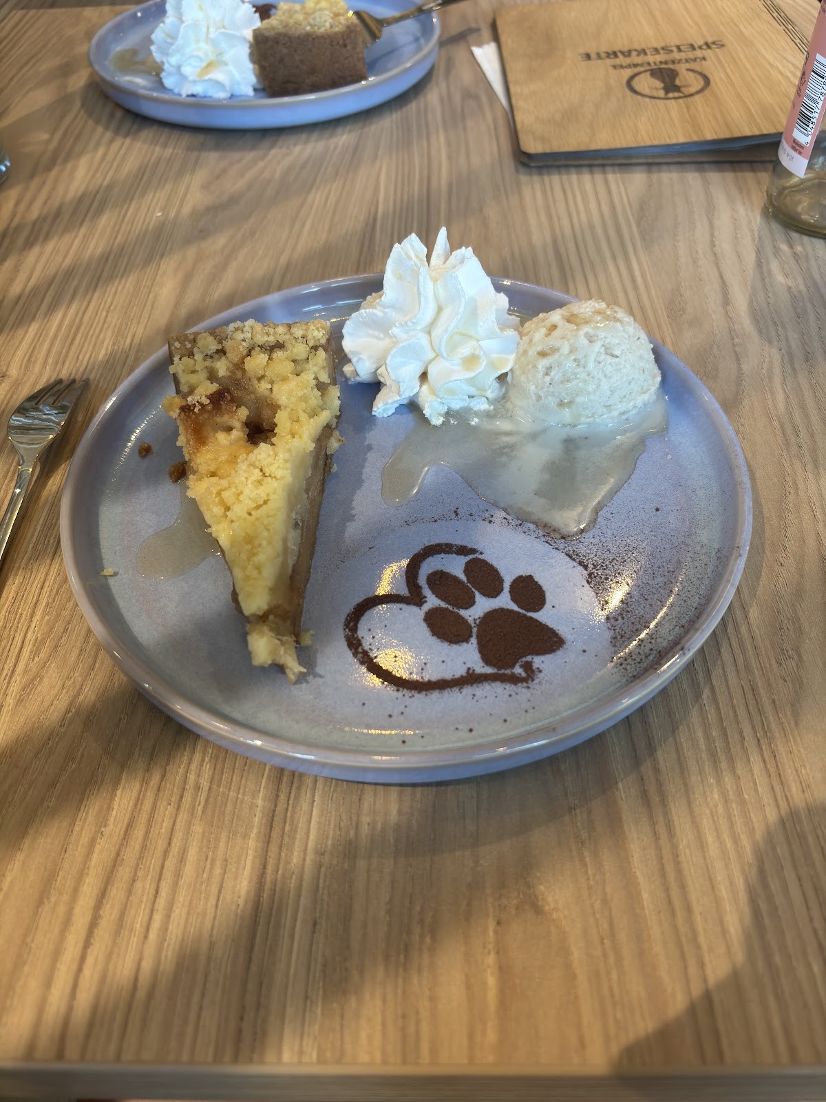 Katzentempel Hamburg Holstenwall: food & drinks