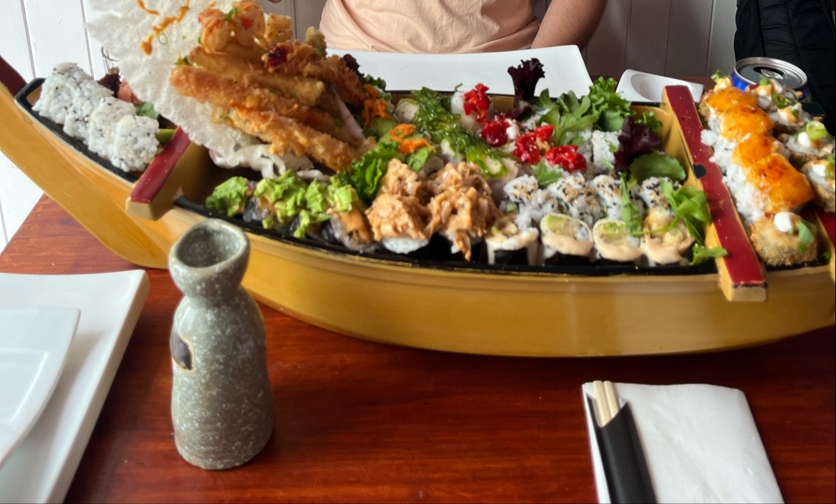 Legumi Sushi Vegan: food & drinks