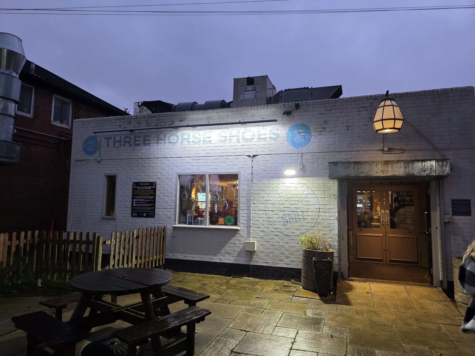 The Three Horseshoes: the place