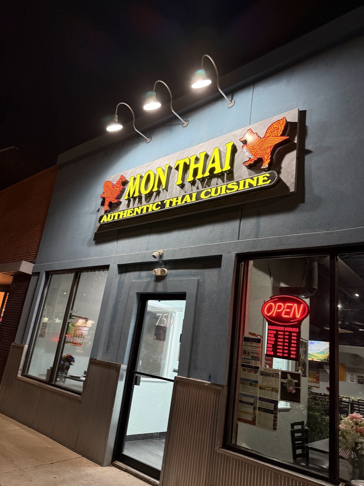 Mon Thai Santa Fe: the place