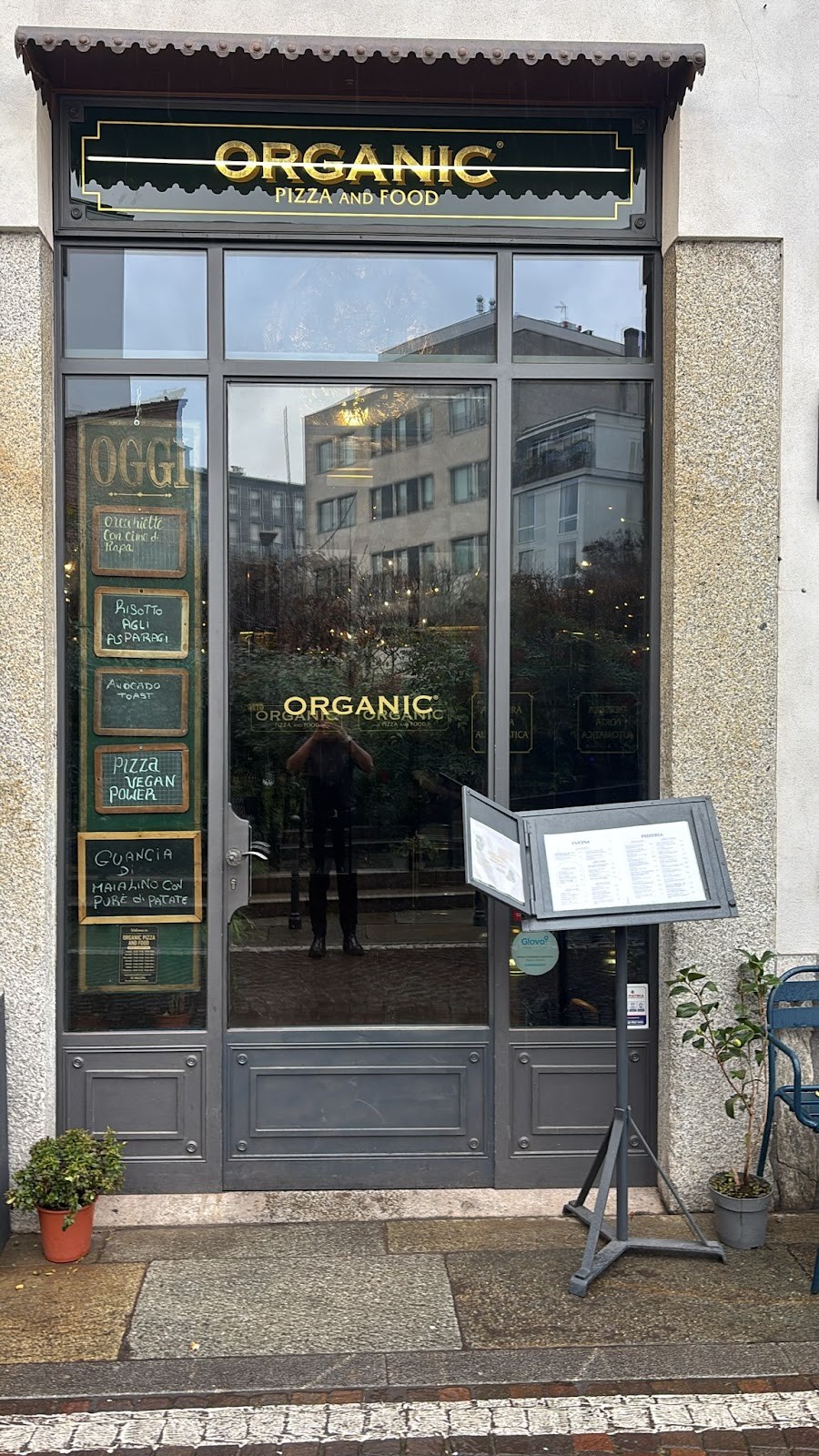 Organic Pizza and Food: the place
