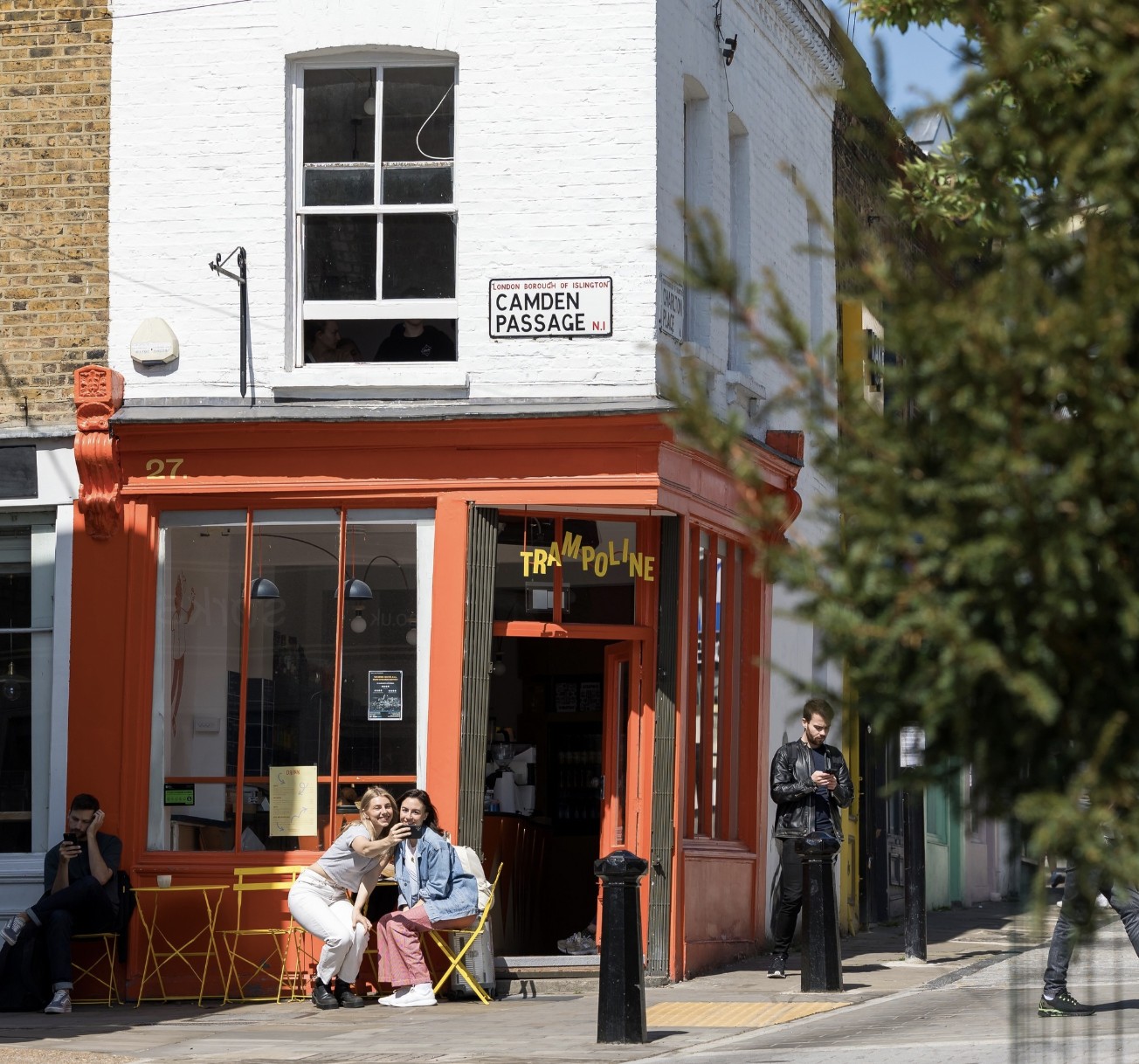 TRAMPOLINE Cafe: the place