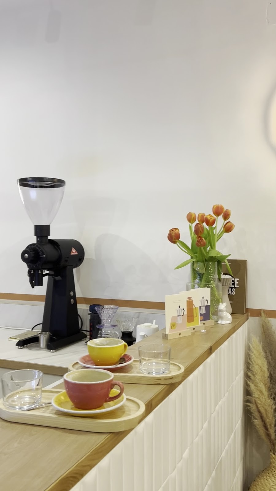 Café LIEBEN WIR Coffee Concept Store: the place