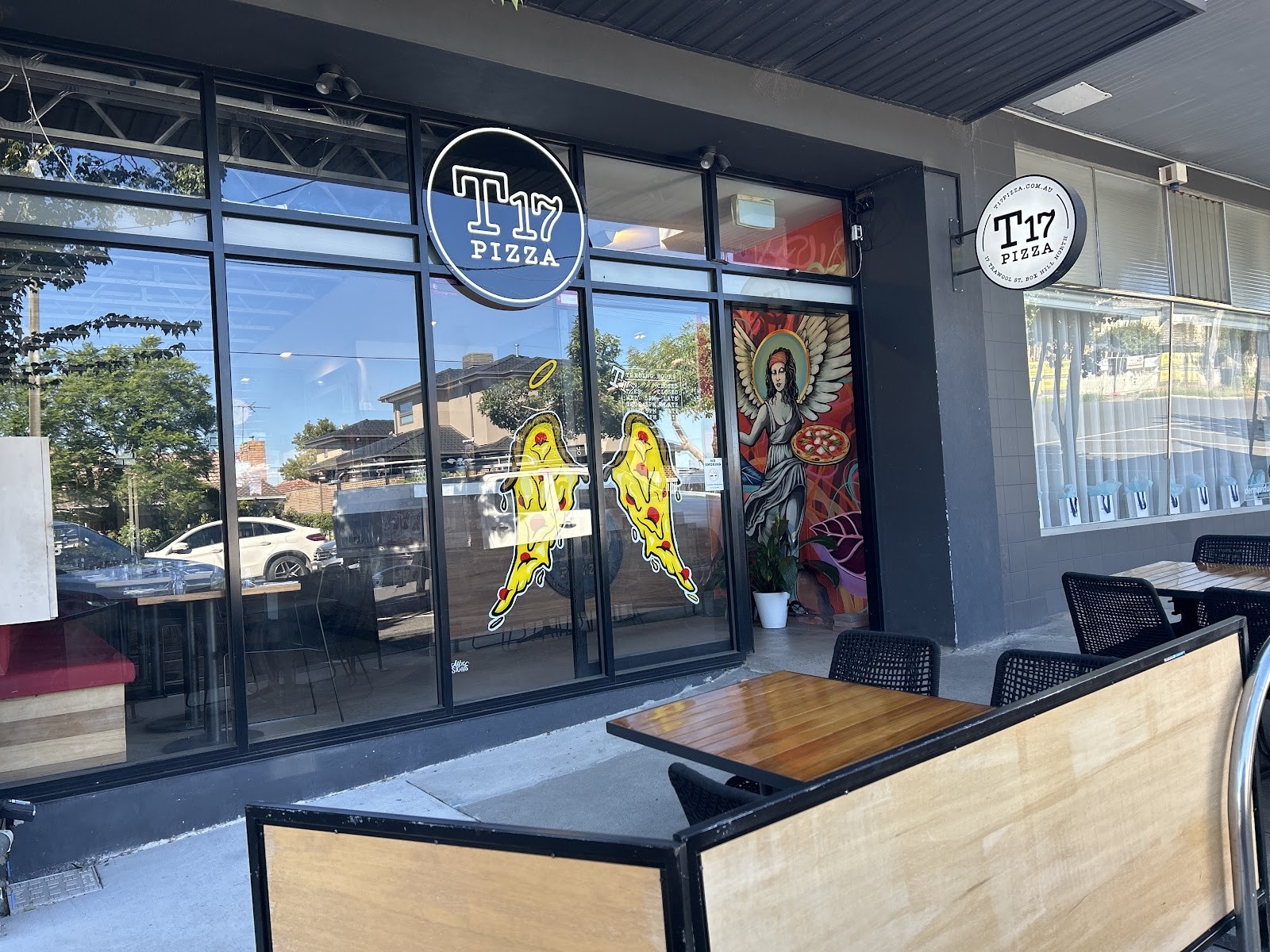 T17 Pizza: the place