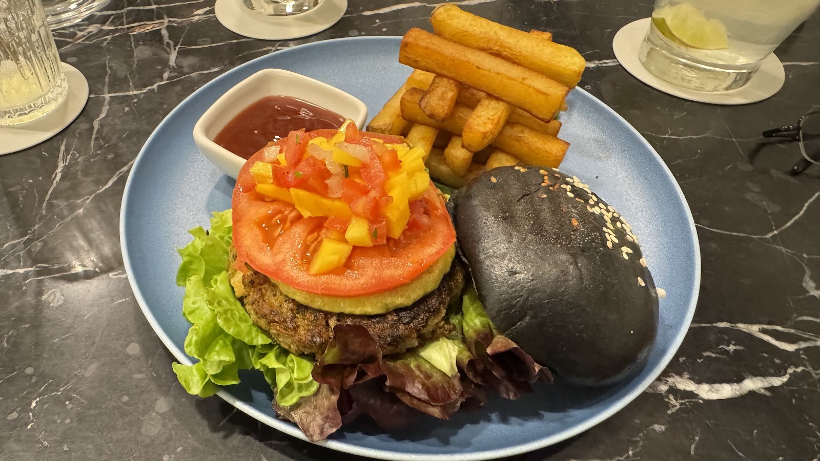 Broccoli Revolution Charoen Krung: food & drinks
