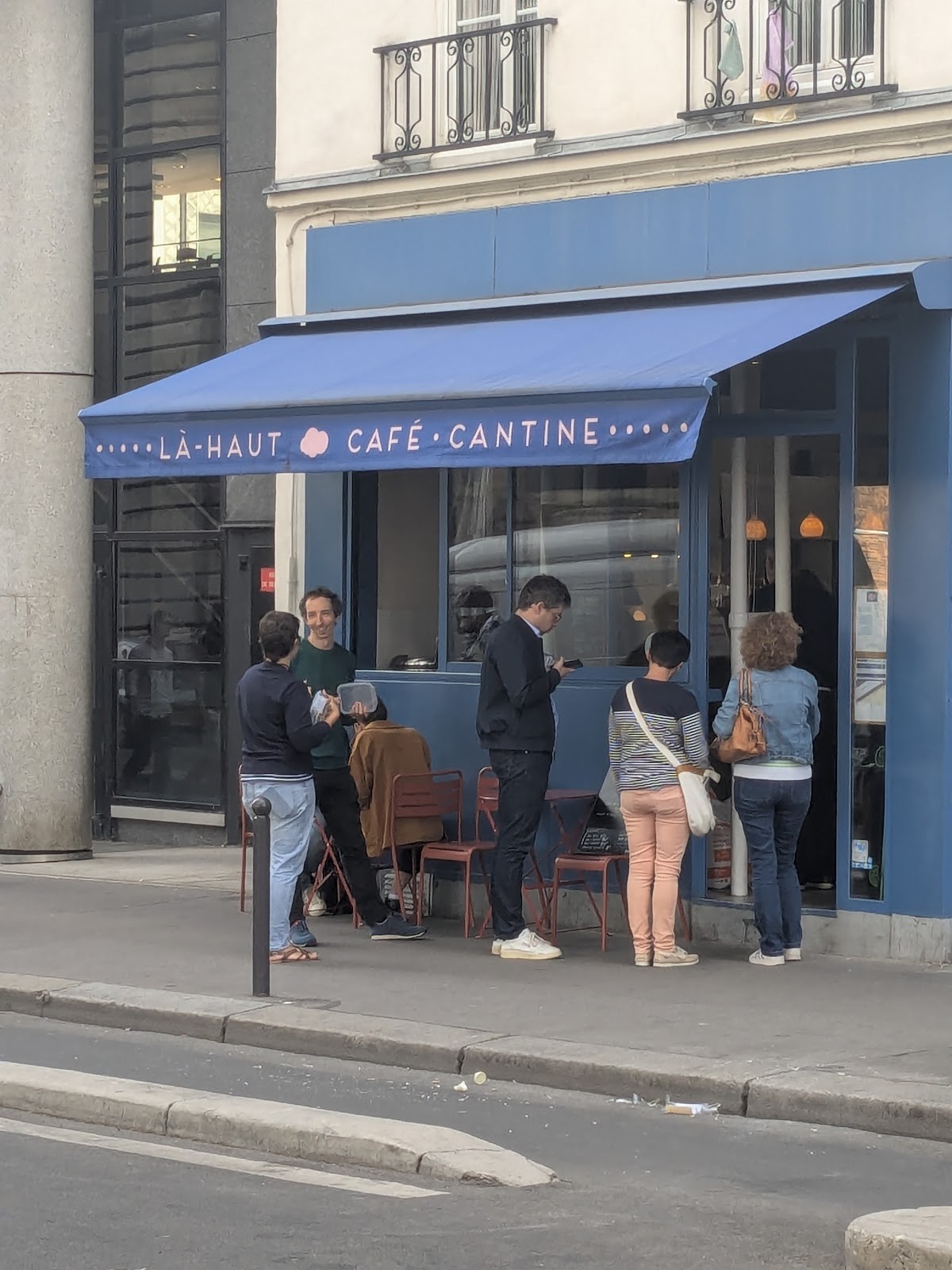 Là-haut: the place