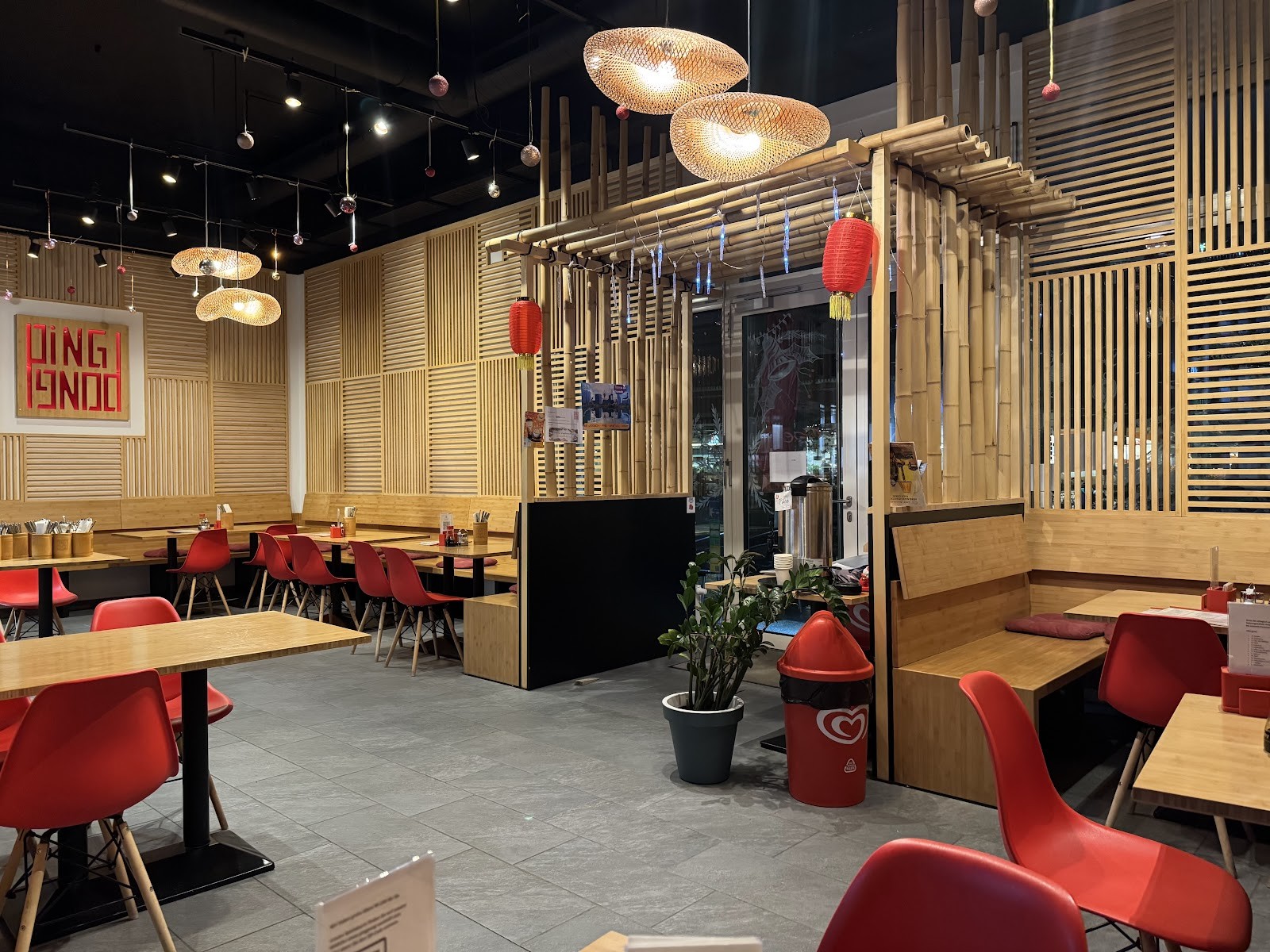 PingPong Restaurant & Bar: the place