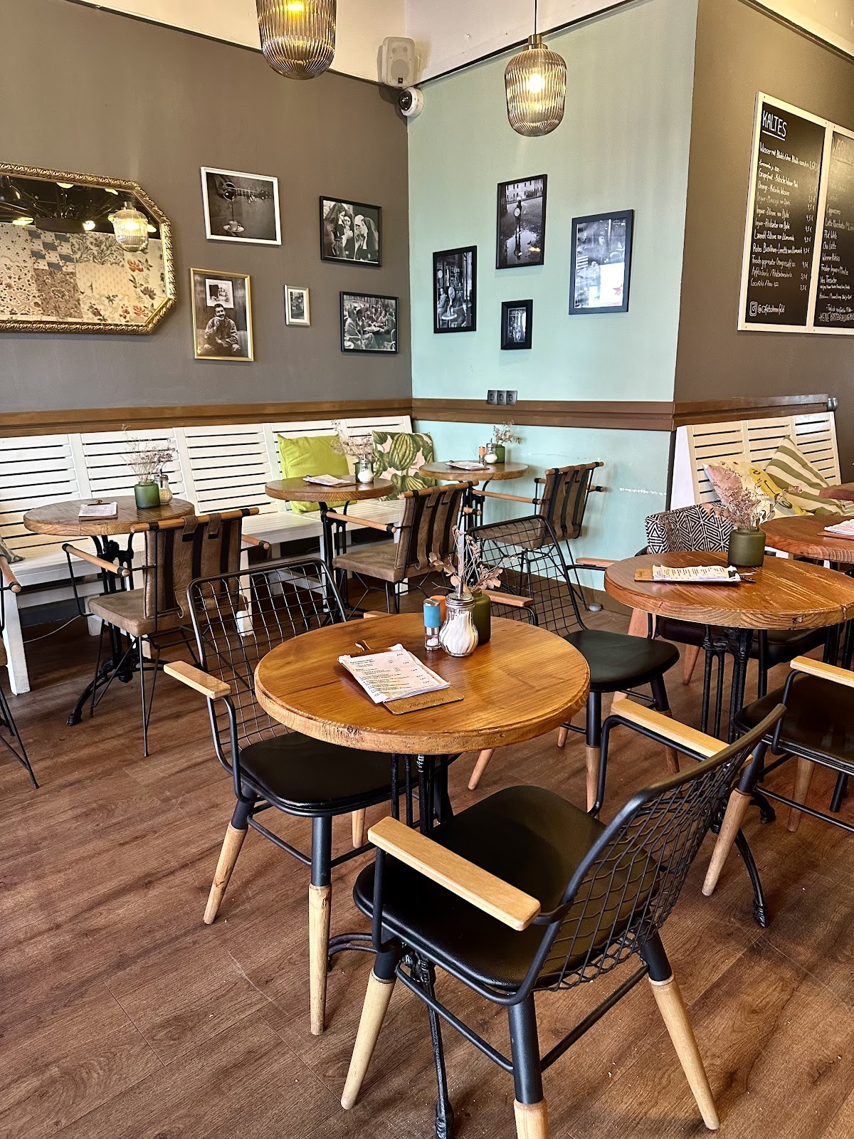 Cafe Bohnenfeld: the place