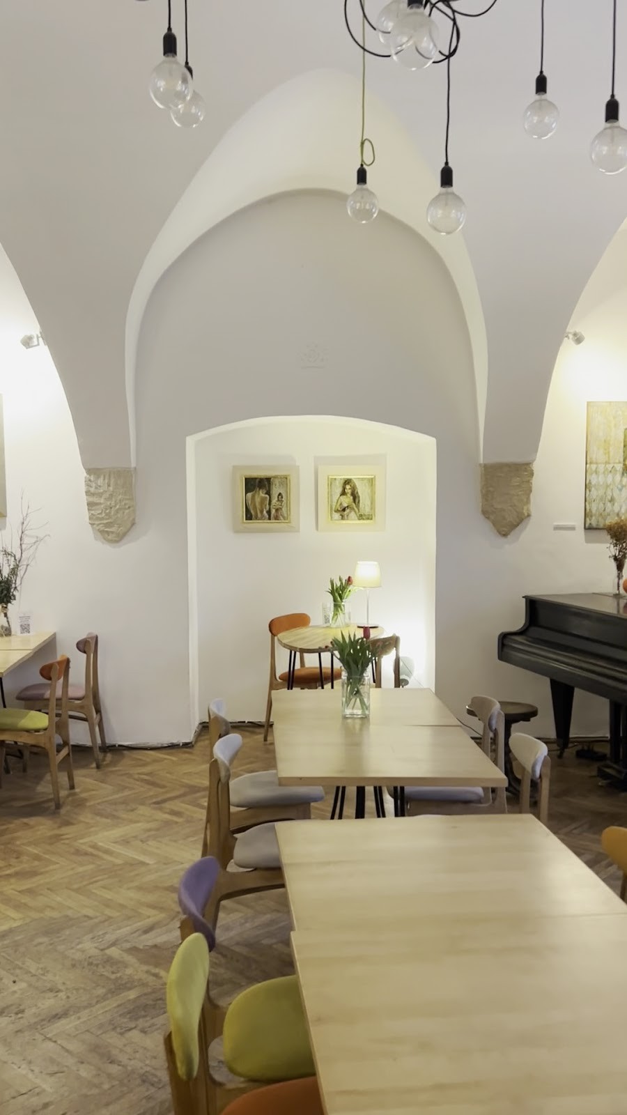 2 Okna Cafe: the place