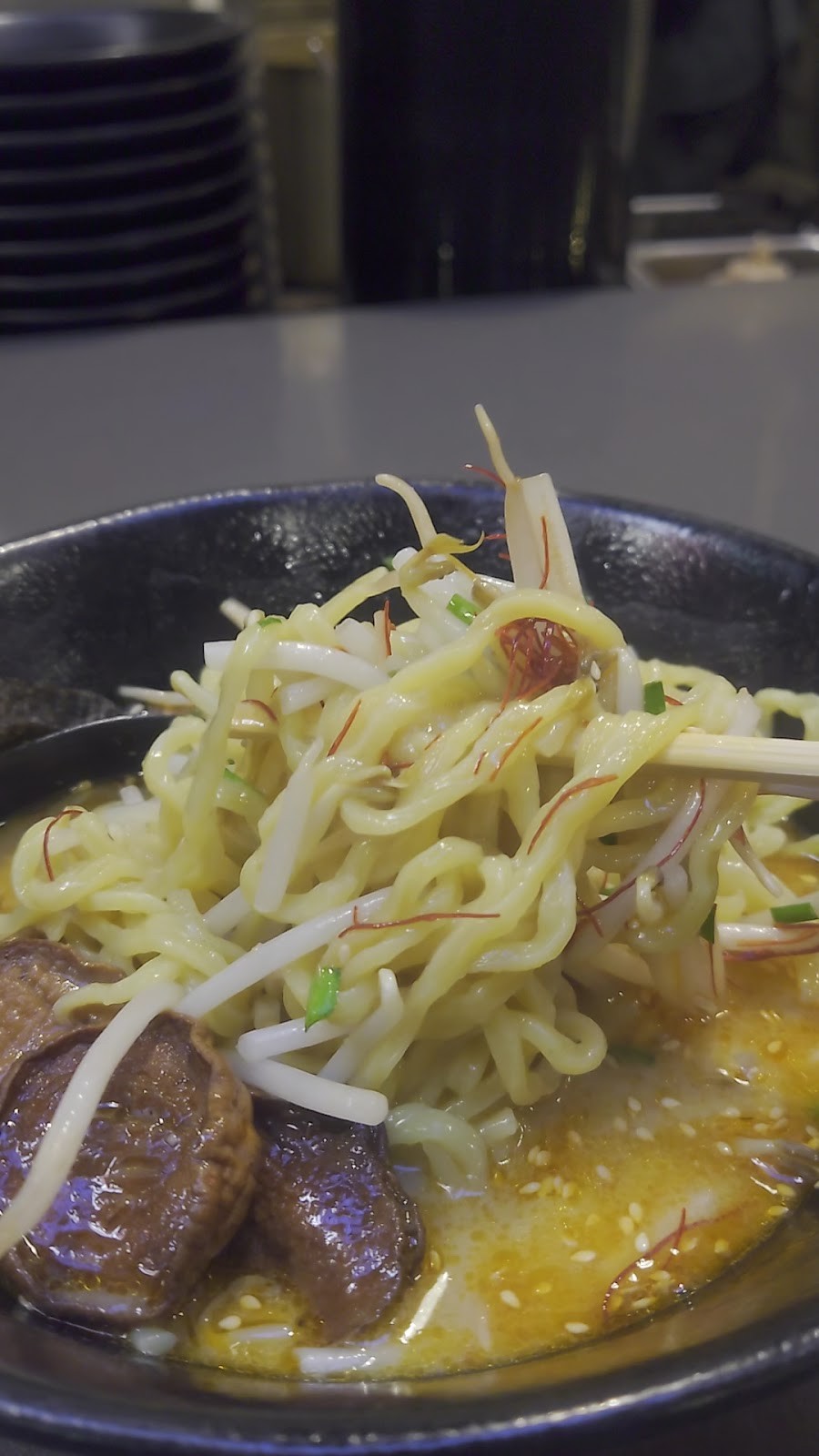 Ramen Hood: food & drinks