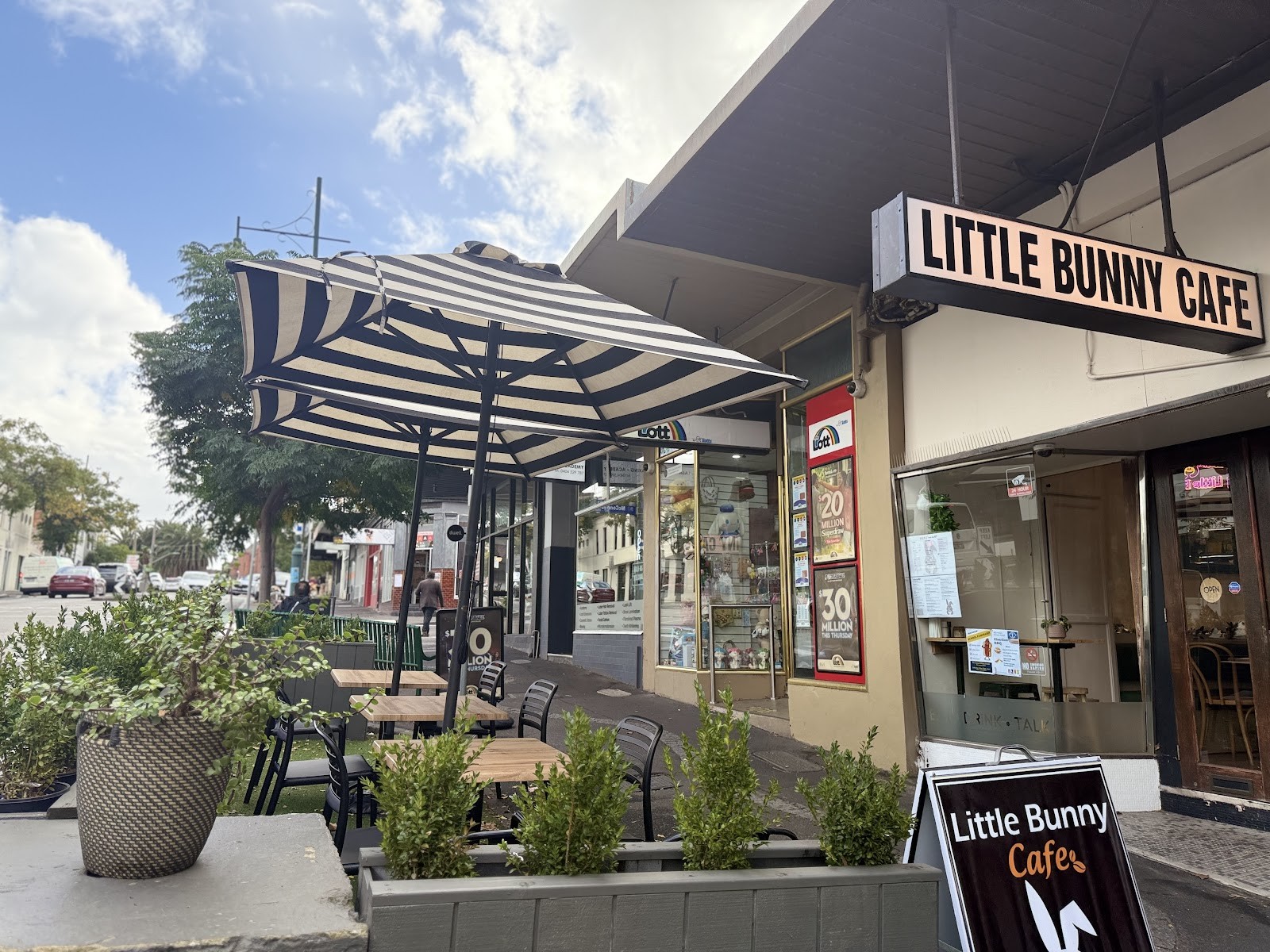 Little Bunny Cafe: the place