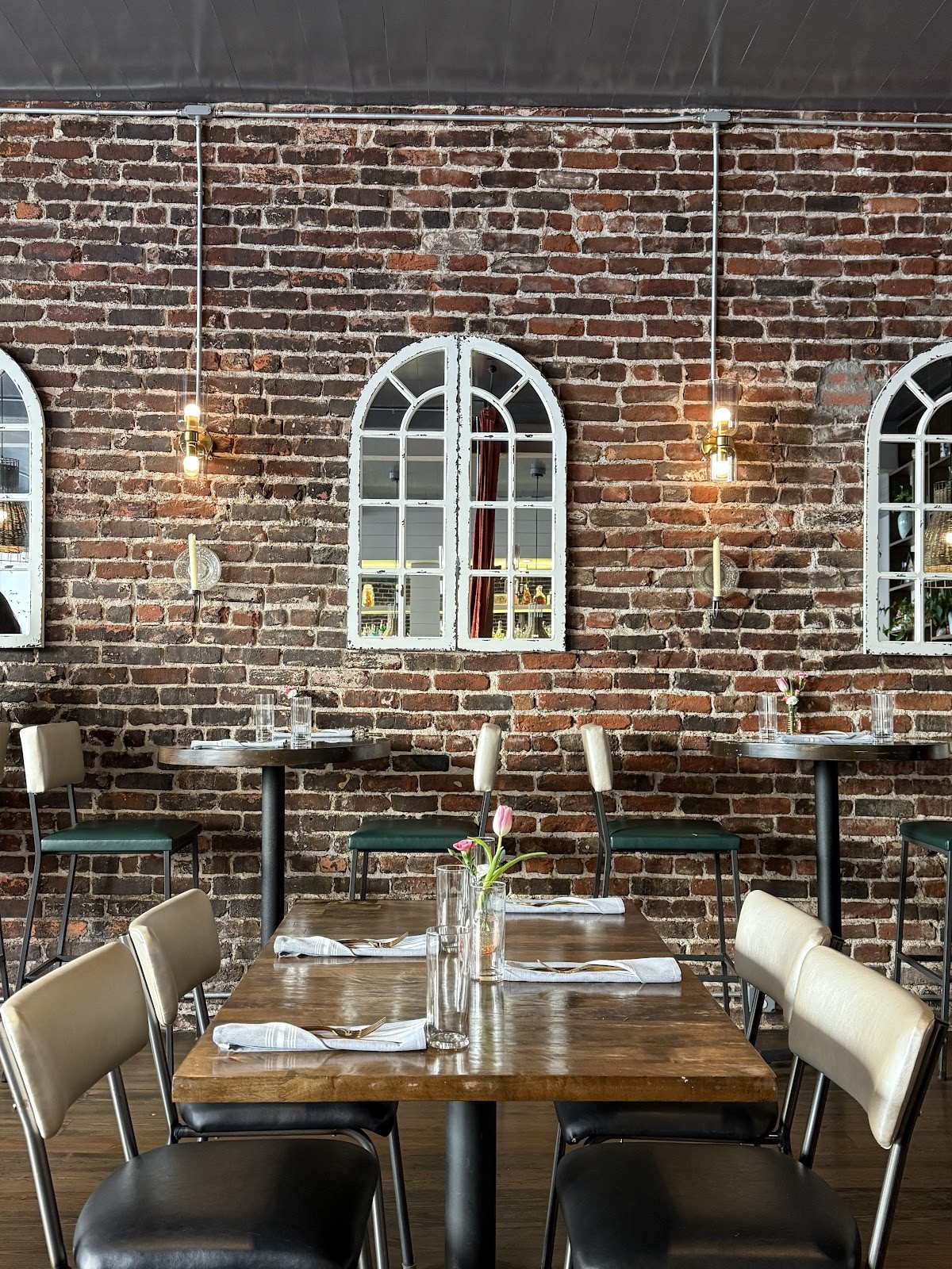 DACHA Kitchen & Bar: the place