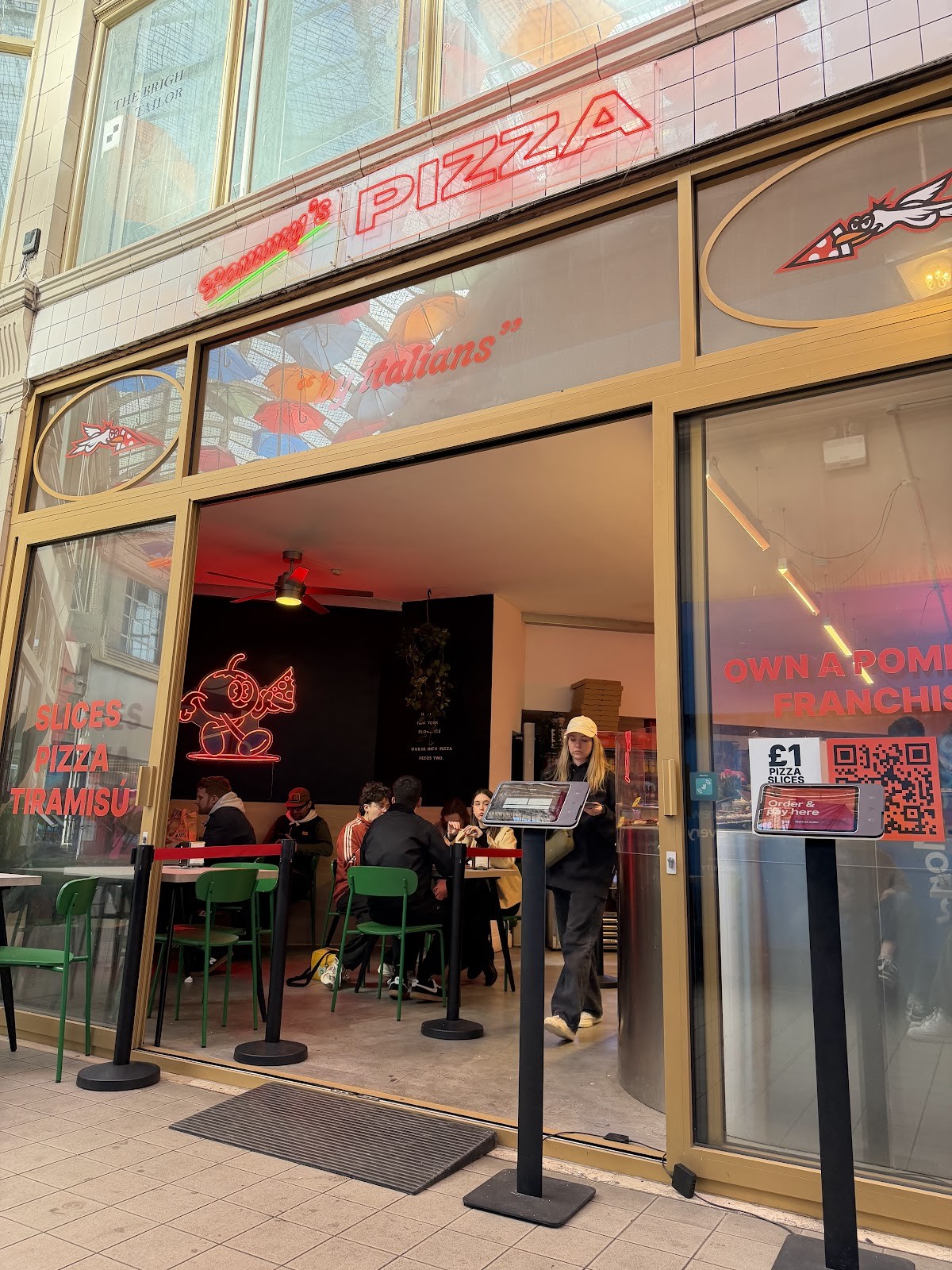 Pommy's Pizza: the place