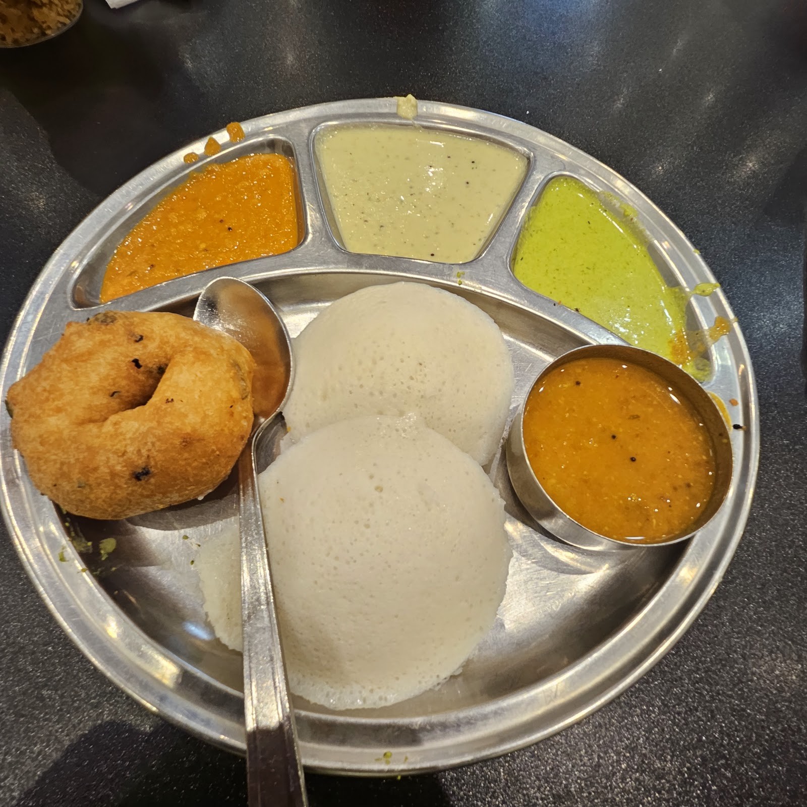 Saravanaa Bhavan East Ham: food & drinks