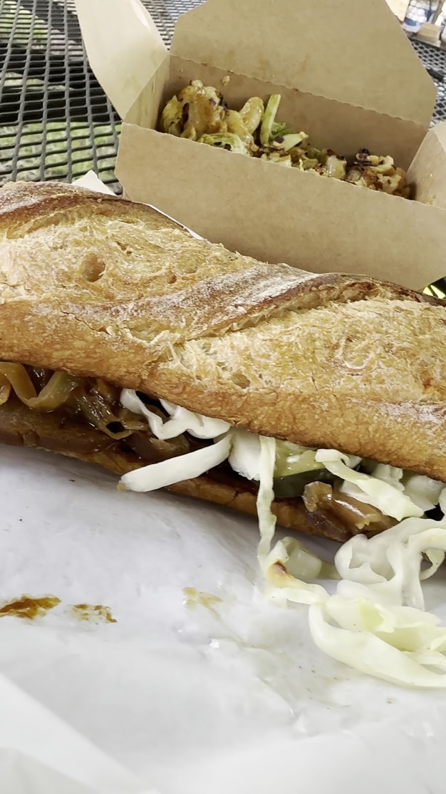Bistro Vonish: food & drinks