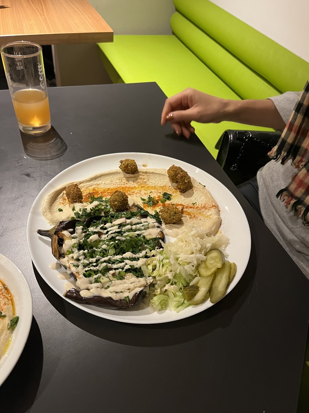 Falafel Sababa: food & drinks