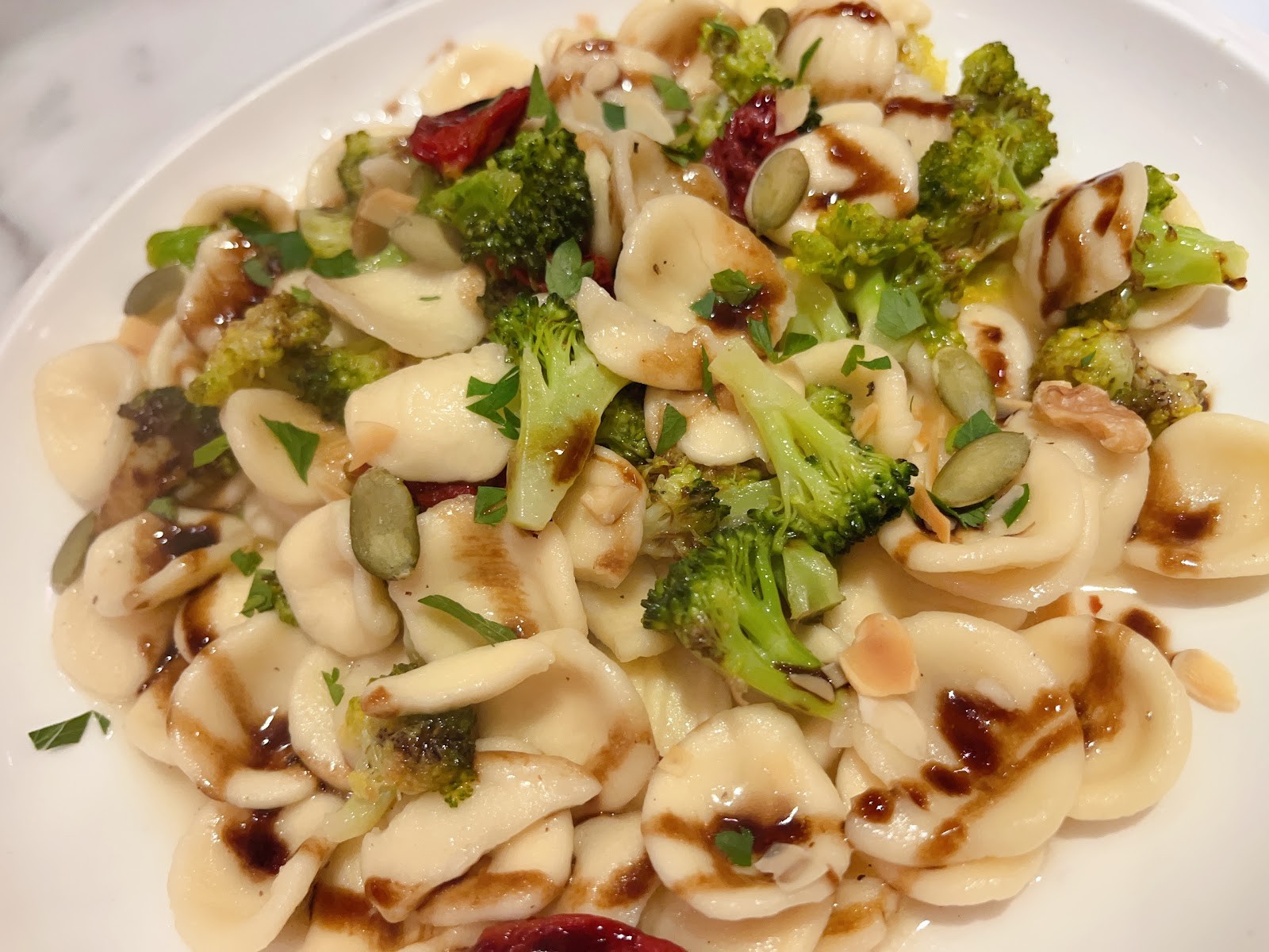 UncleQ by Veganday 純植物料理 週六日中午延長營業到15:00（L.O. 14:00): food & drinks