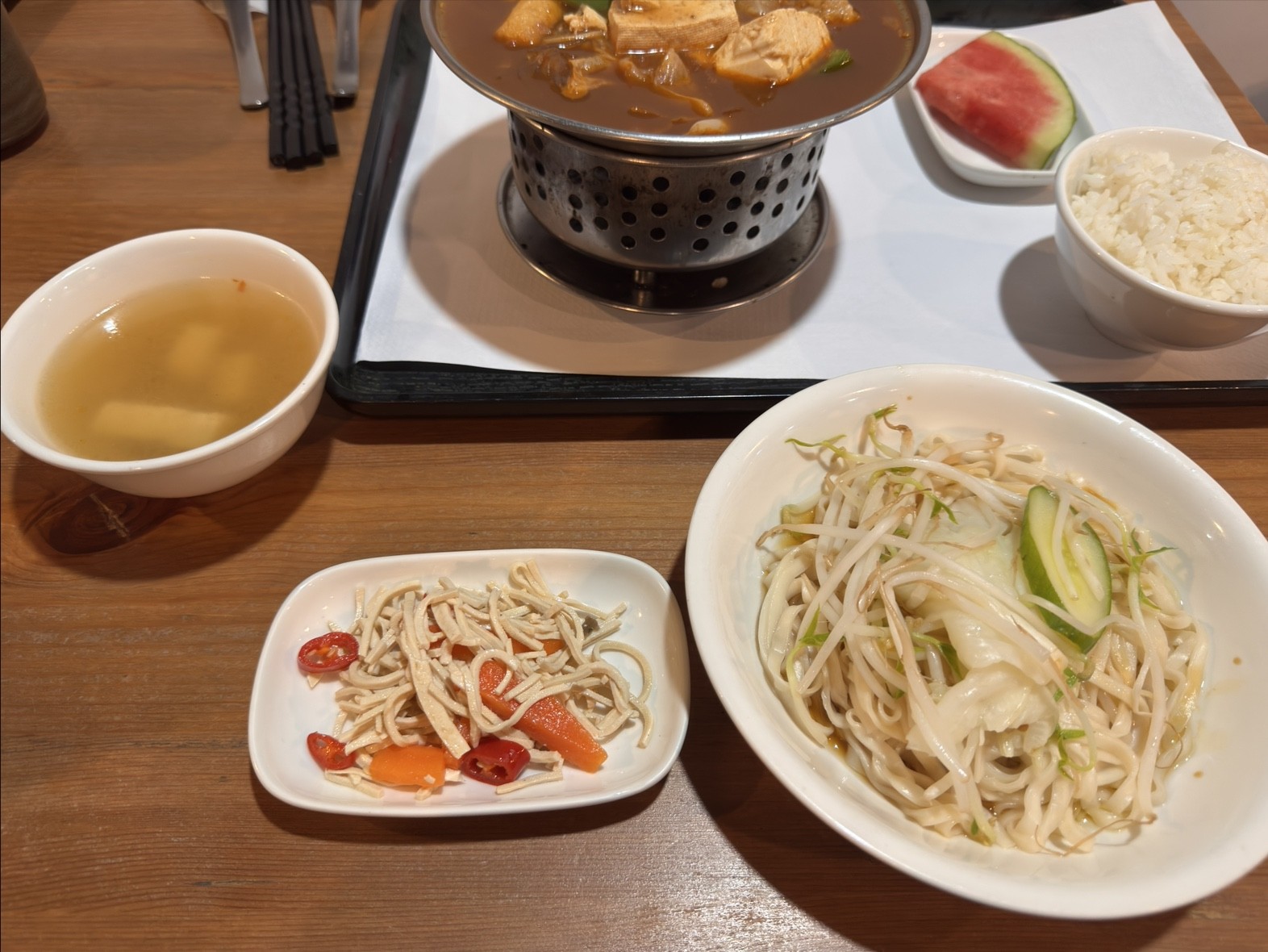 Lǜ Yě SùShí 綠也素食: food & drinks