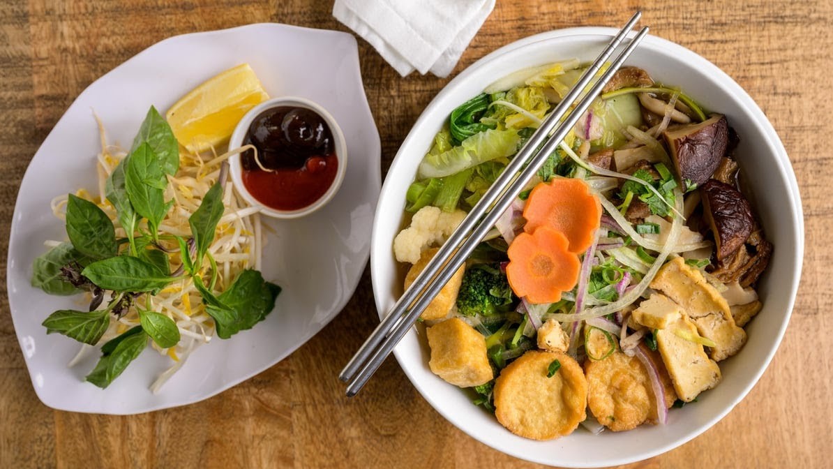 Loving Hut Richmond: food & drinks